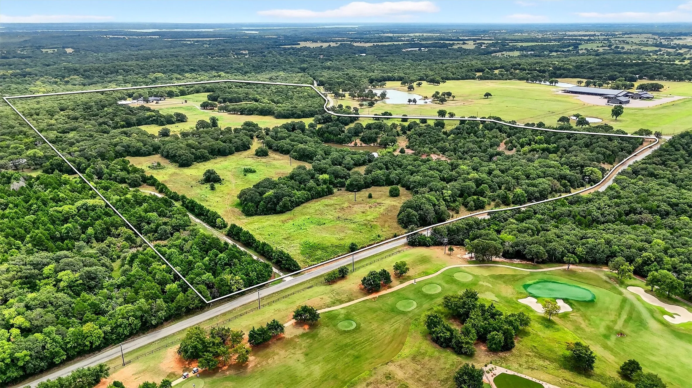 Farm For Sale in Grayson County , 2887 Liberty Road, Gordonville, Texas 76245, 5 Bedroom, 3 Bathroom, 5 Garage spaces, 5,500 Sqft, built in 1990, Preowned, mls#21047375, Real Estate Agent in Gordonville, Homes For Sale in Grayson county, Homes For Sale in Gordonville, Realtor in Gordonville Texas, Real Estate Brokerage Independent Realty Texas, Luminita Cordes Realtor