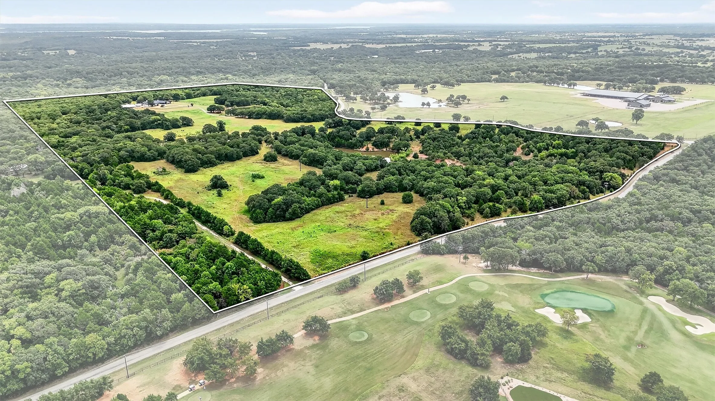 Farm For Sale in Grayson County , 2887 Liberty Road, Gordonville, Texas 76245, 5 Bedroom, 3 Bathroom, 5 Garage spaces, 5,500 Sqft, built in 1990, Preowned, mls#21047375, Real Estate Agent in Gordonville, Homes For Sale in Grayson county, Homes For Sale in Gordonville, Realtor in Gordonville Texas, Real Estate Brokerage Independent Realty Texas, Luminita Cordes Realtor