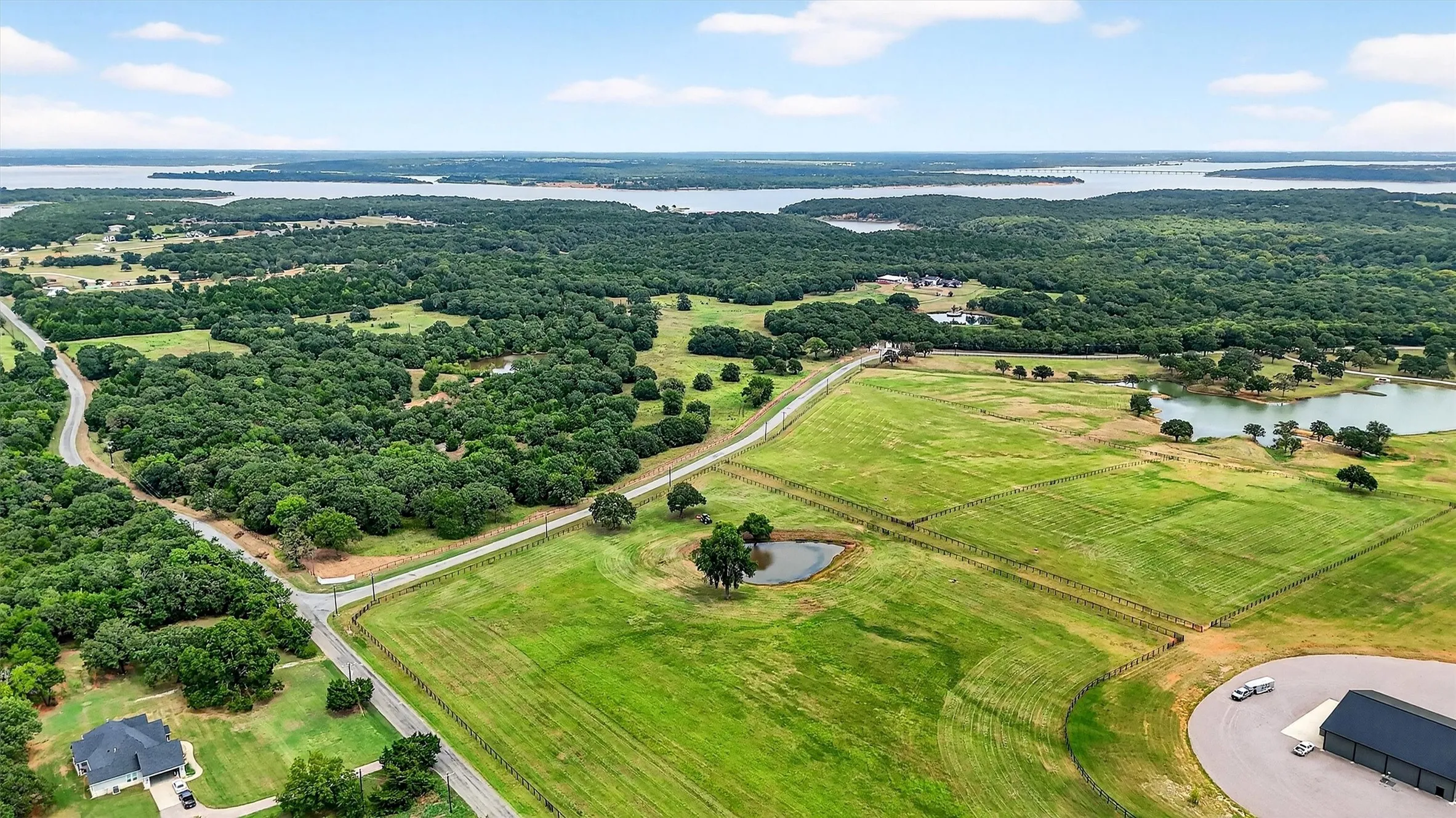 Farm For Sale in Grayson County , 2887 Liberty Road, Gordonville, Texas 76245, 5 Bedroom, 3 Bathroom, 5 Garage spaces, 5,500 Sqft, built in 1990, Preowned, mls#21047375, Real Estate Agent in Gordonville, Homes For Sale in Grayson county, Homes For Sale in Gordonville, Realtor in Gordonville Texas, Real Estate Brokerage Independent Realty Texas, Luminita Cordes Realtor