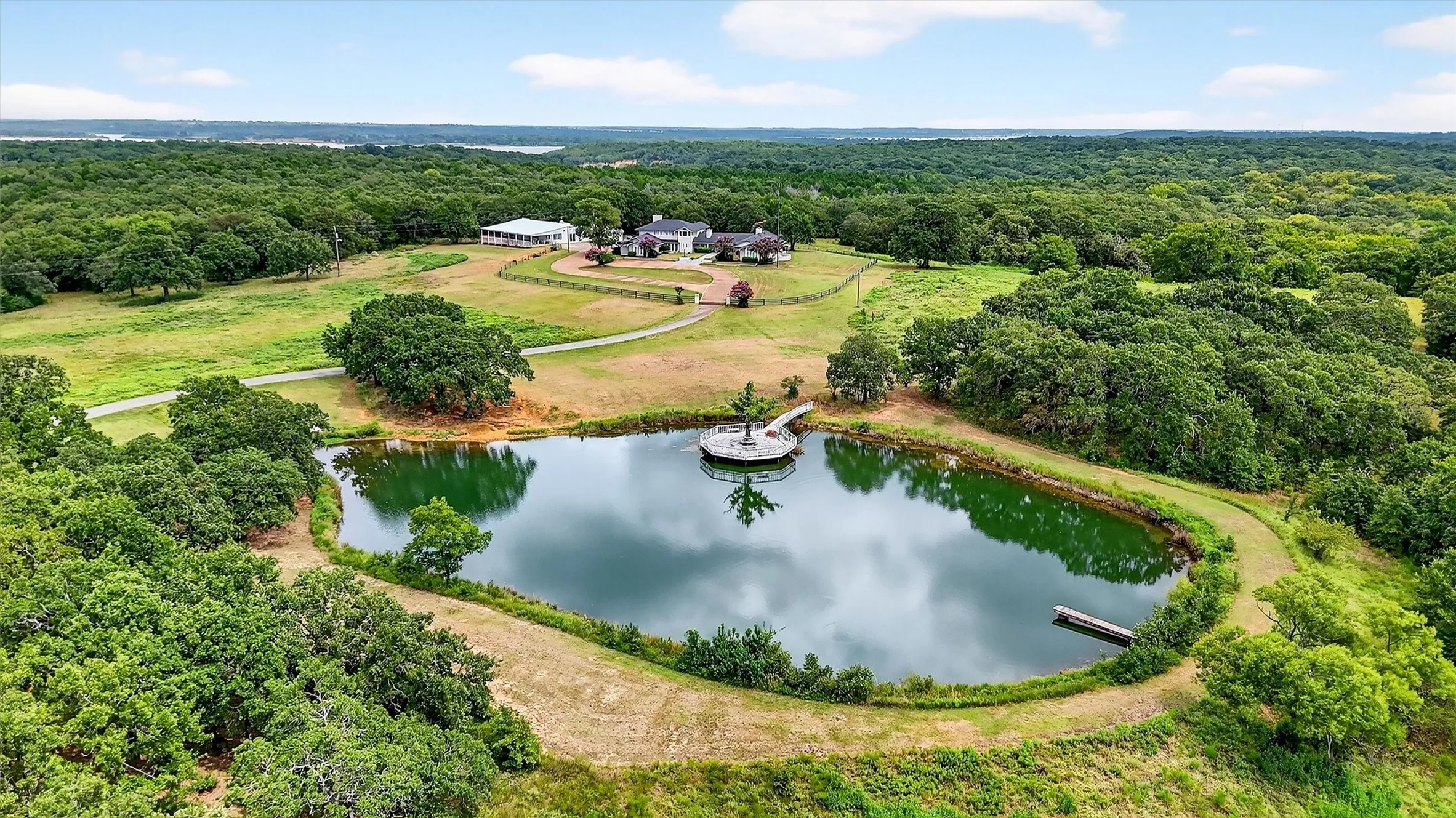 Farm For Sale in Grayson County , 2887 Liberty Road, Gordonville, Texas 76245, 5 Bedroom, 3 Bathroom, 5 Garage spaces, 5,500 Sqft, built in 1990, Preowned, mls#21047375, Real Estate Agent in Gordonville, Homes For Sale in Grayson county, Homes For Sale in Gordonville, Realtor in Gordonville Texas, Real Estate Brokerage Independent Realty Texas, Luminita Cordes Realtor