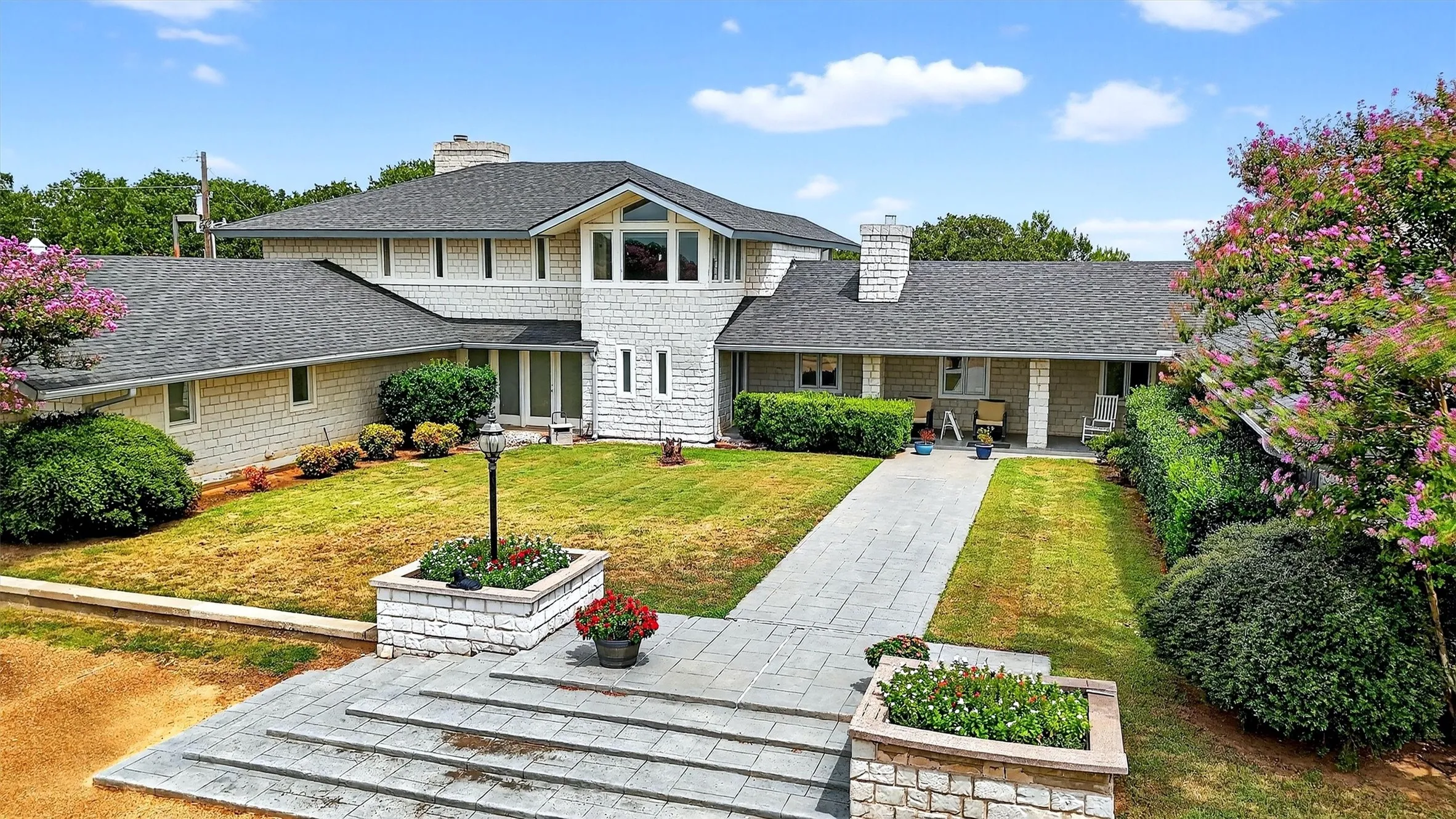 Farm For Sale in Grayson County , 2887 Liberty Road, Gordonville, Texas 76245, 5 Bedroom, 3 Bathroom, 5 Garage spaces, 5,500 Sqft, built in 1990, Preowned, mls#21047375, Real Estate Agent in Gordonville, Homes For Sale in Grayson county, Homes For Sale in Gordonville, Realtor in Gordonville Texas, Real Estate Brokerage Independent Realty Texas, Luminita Cordes Realtor