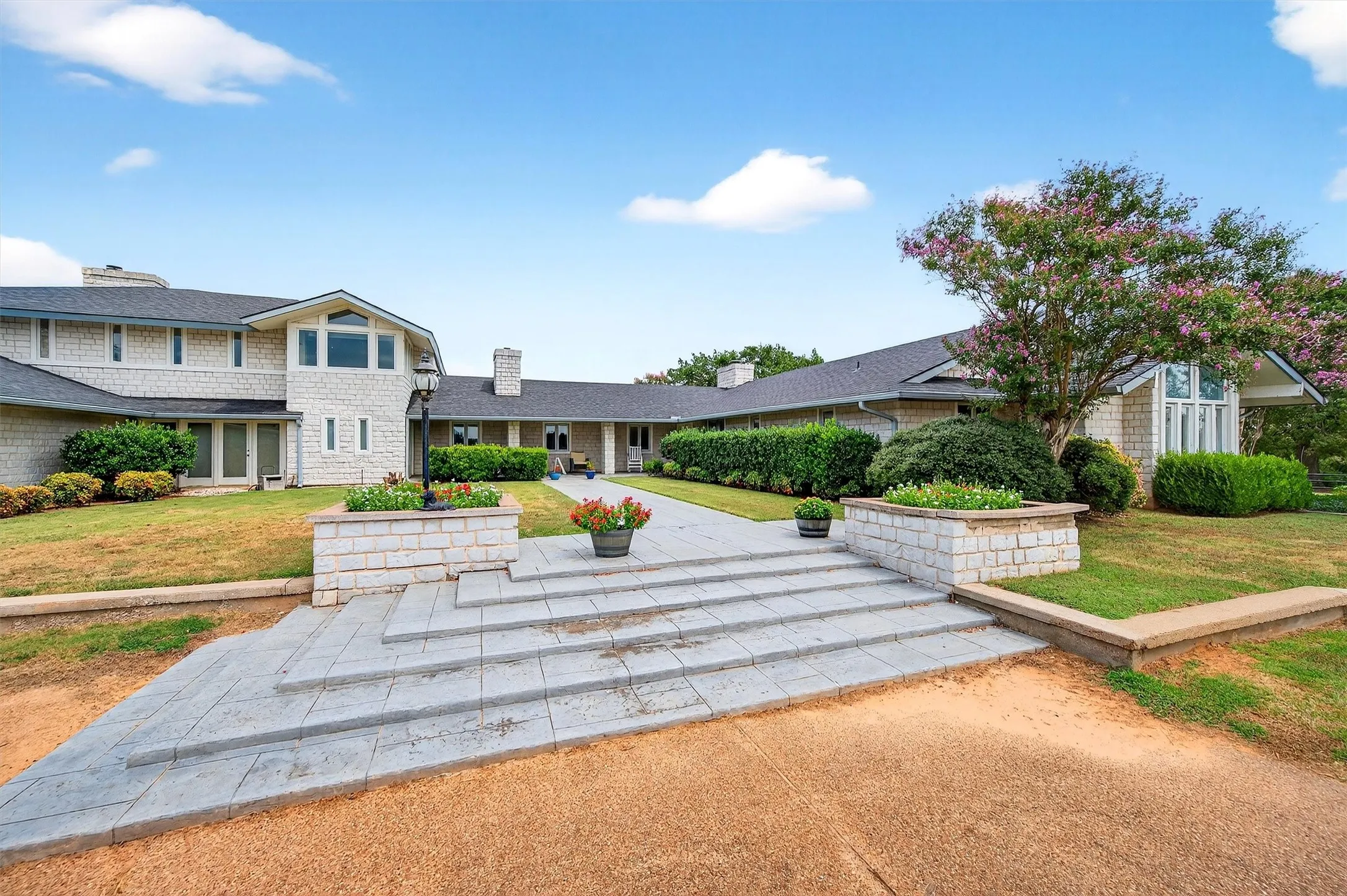 Farm For Sale in Grayson County , 2887 Liberty Road, Gordonville, Texas 76245, 5 Bedroom, 3 Bathroom, 5 Garage spaces, 5,500 Sqft, built in 1990, Preowned, mls#21047375, Real Estate Agent in Gordonville, Homes For Sale in Grayson county, Homes For Sale in Gordonville, Realtor in Gordonville Texas, Real Estate Brokerage Independent Realty Texas, Luminita Cordes Realtor