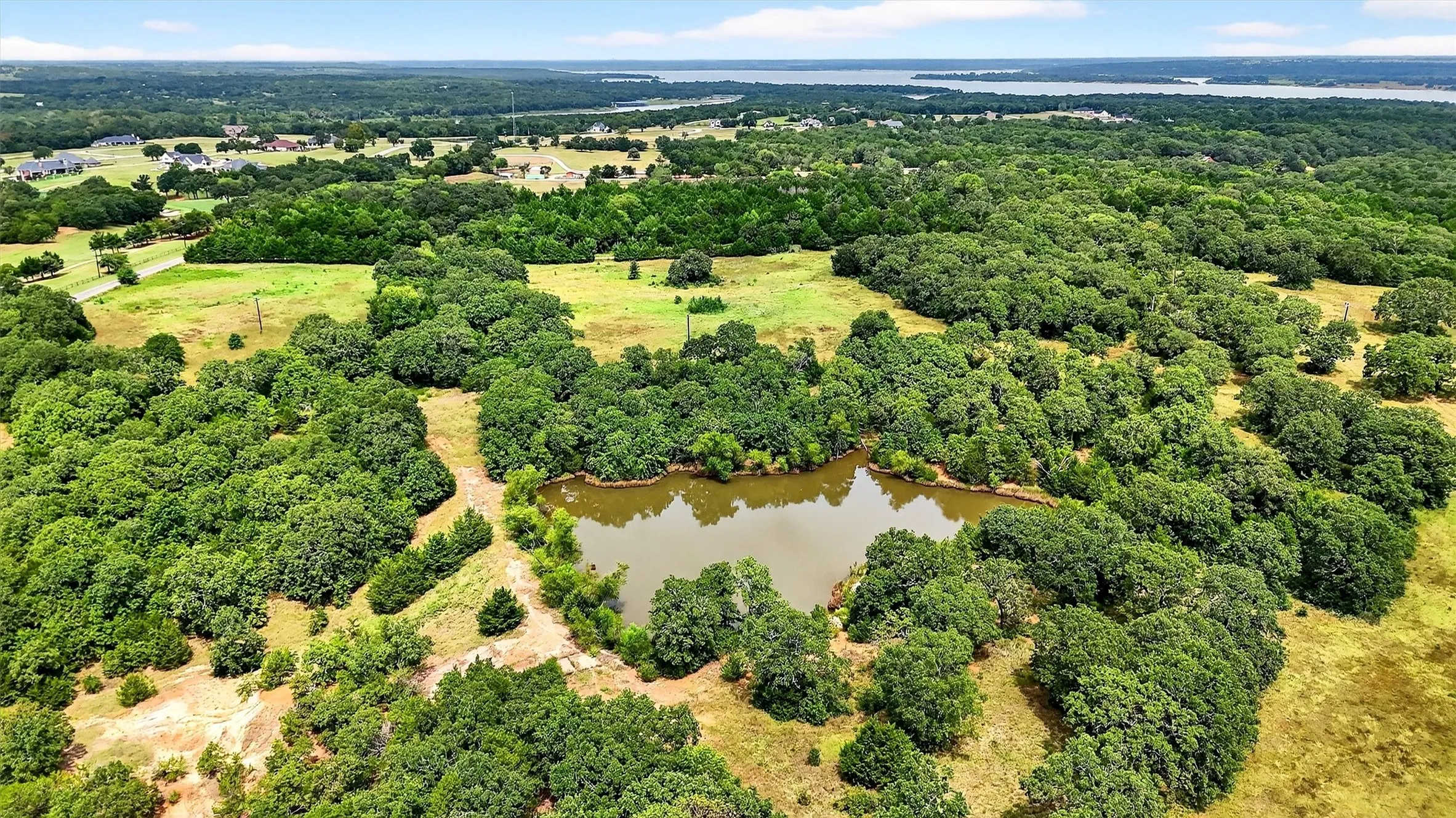 Farm For Sale in Grayson County , 2887 Liberty Road, Gordonville, Texas 76245, 5 Bedroom, 3 Bathroom, 5 Garage spaces, 5,500 Sqft, built in 1990, Preowned, mls#21047375, Real Estate Agent in Gordonville, Homes For Sale in Grayson county, Homes For Sale in Gordonville, Realtor in Gordonville Texas, Real Estate Brokerage Independent Realty Texas, Luminita Cordes Realtor