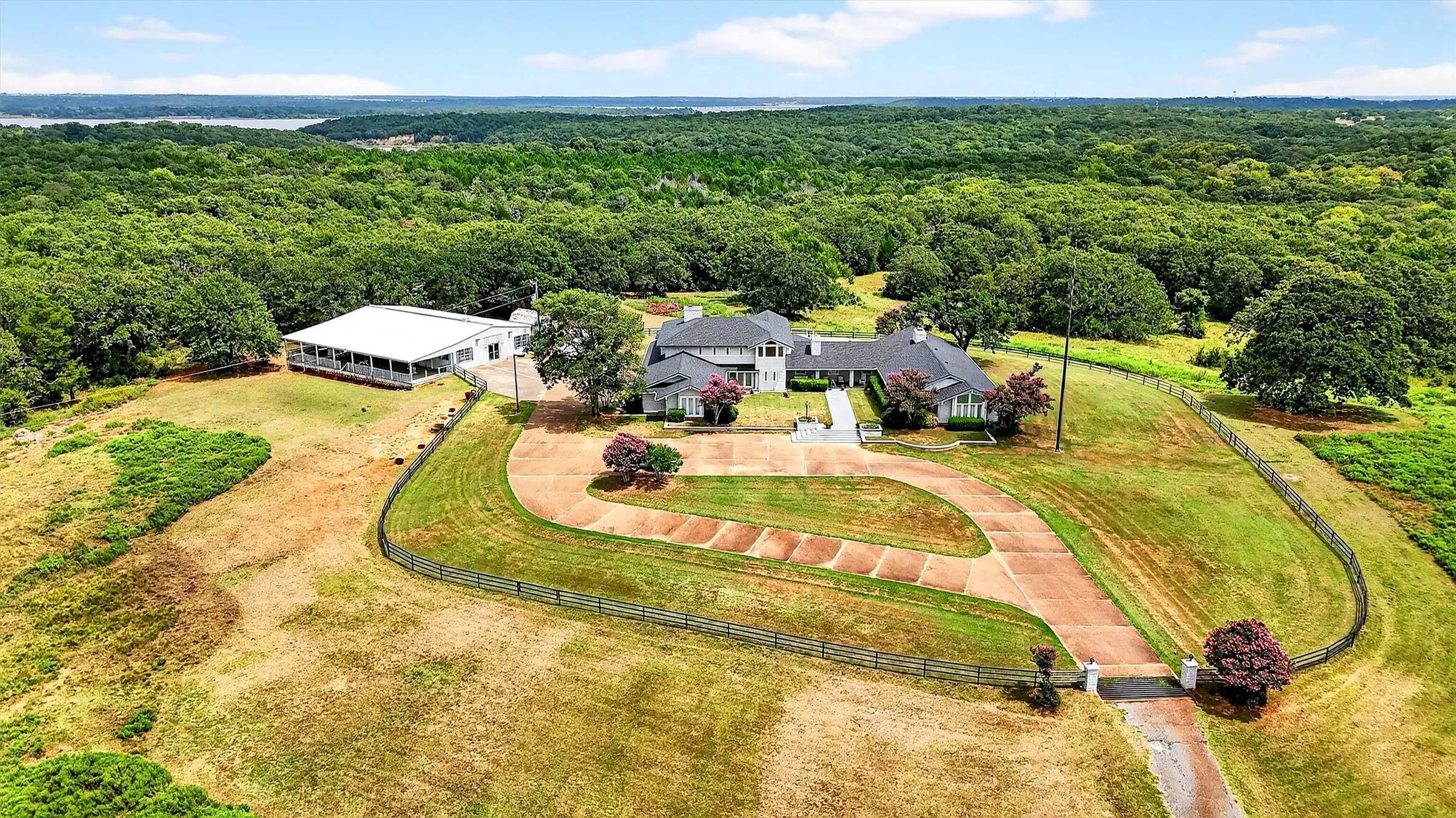 Farm For Sale in Grayson County , 2887 Liberty Road, Gordonville, Texas 76245, 5 Bedroom, 3 Bathroom, 5 Garage spaces, 5,500 Sqft, built in 1990, Preowned, mls#21047375, Real Estate Agent in Gordonville, Homes For Sale in Grayson county, Homes For Sale in Gordonville, Realtor in Gordonville Texas, Real Estate Brokerage Independent Realty Texas, Luminita Cordes Realtor