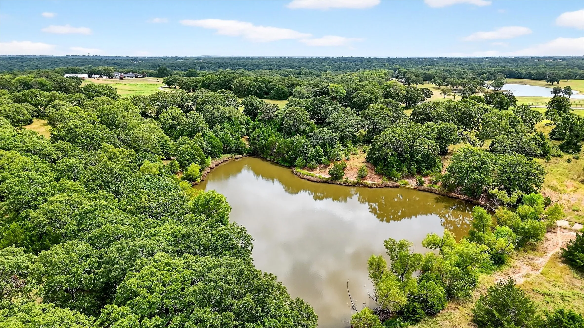 Farm For Sale in Grayson County , 2887 Liberty Road, Gordonville, Texas 76245, 5 Bedroom, 3 Bathroom, 5 Garage spaces, 5,500 Sqft, built in 1990, Preowned, mls#21047375, Real Estate Agent in Gordonville, Homes For Sale in Grayson county, Homes For Sale in Gordonville, Realtor in Gordonville Texas, Real Estate Brokerage Independent Realty Texas, Luminita Cordes Realtor