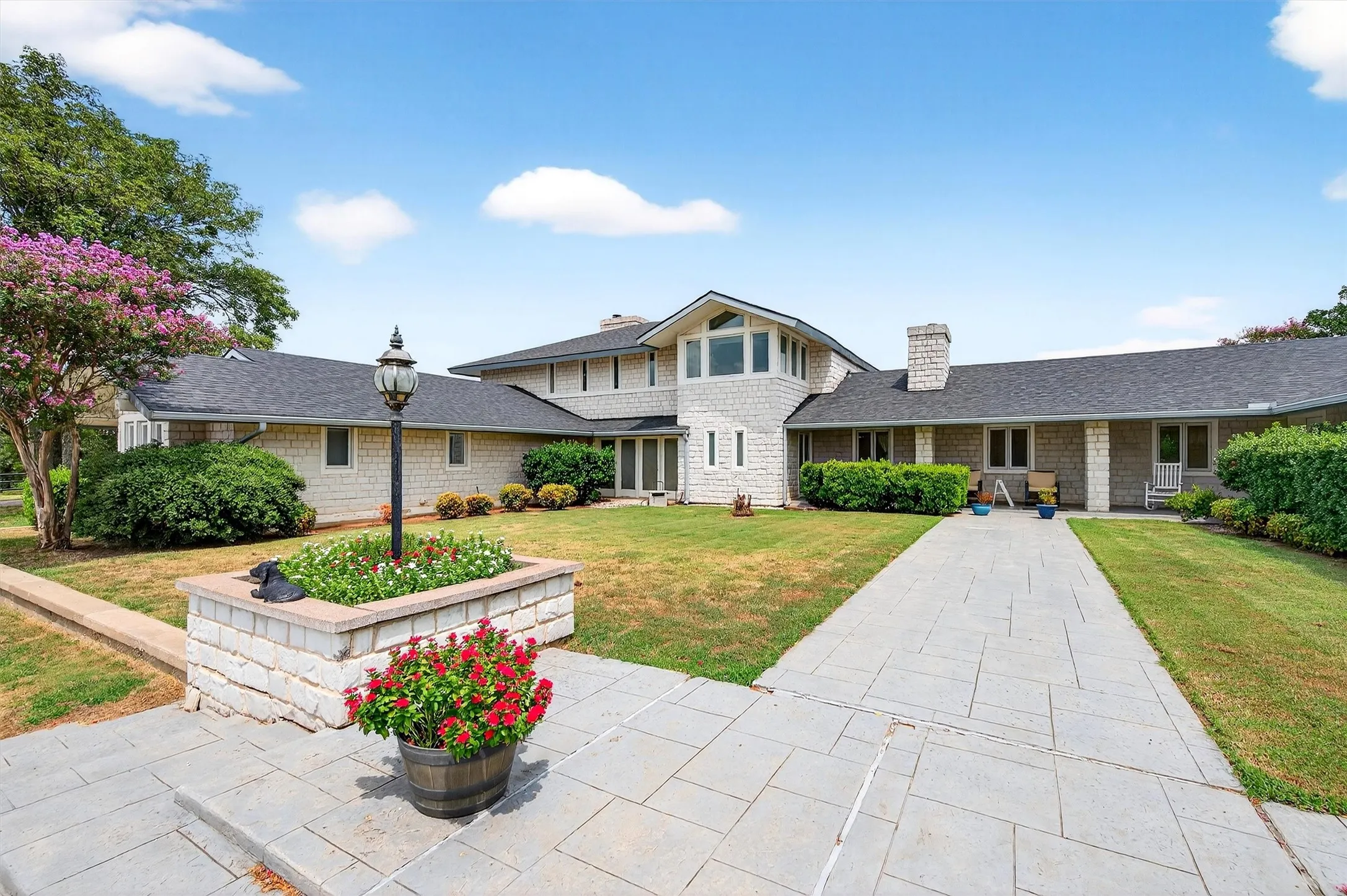 Farm For Sale in Grayson County , 2887 Liberty Road, Gordonville, Texas 76245, 5 Bedroom, 3 Bathroom, 5 Garage spaces, 5,500 Sqft, built in 1990, Preowned, mls#21047375, Real Estate Agent in Gordonville, Homes For Sale in Grayson county, Homes For Sale in Gordonville, Realtor in Gordonville Texas, Real Estate Brokerage Independent Realty Texas, Luminita Cordes Realtor