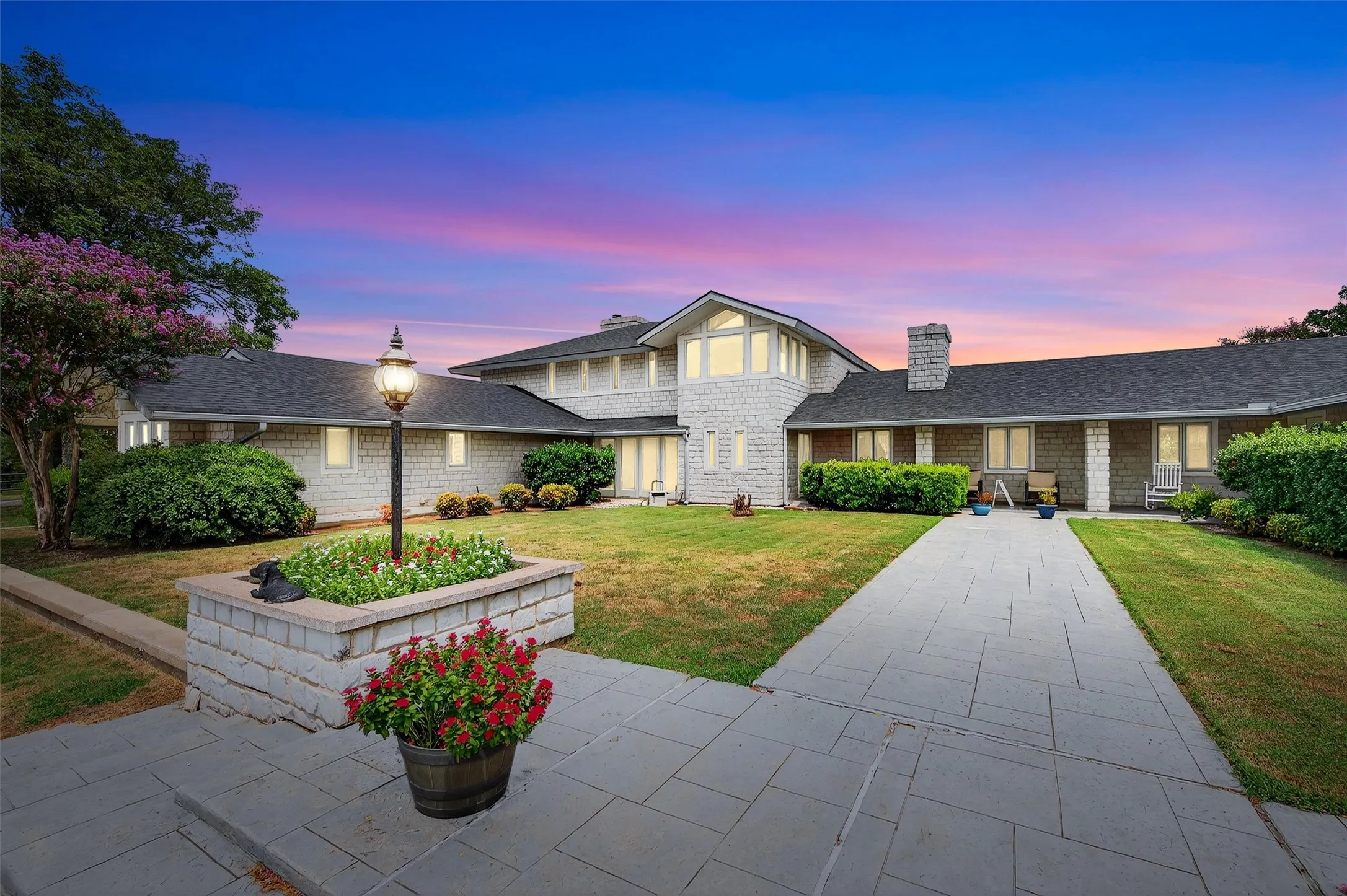 Farm For Sale in Grayson County , 2887 Liberty Road, Gordonville, Texas 76245, 5 Bedroom, 3 Bathroom, 5 Garage spaces, 5,500 Sqft, built in 1990, Preowned, mls#21047375, Real Estate Agent in Gordonville, Homes For Sale in Grayson county, Homes For Sale in Gordonville, Realtor in Gordonville Texas, Real Estate Brokerage Independent Realty Texas, Luminita Cordes Realtor