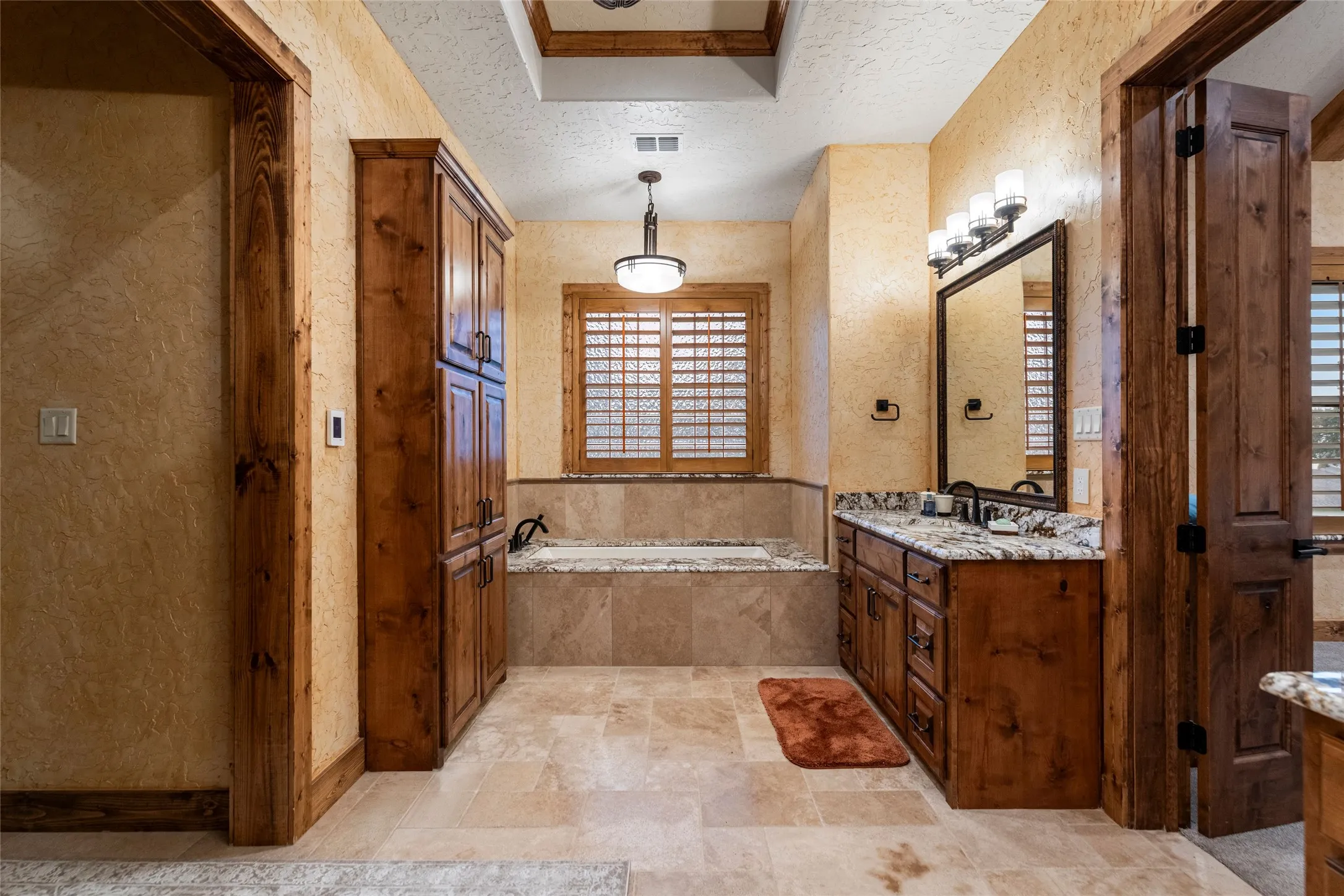 Single Family Residence For Sale in Parker County , 117a Hansma Way, Weatherford, Texas 76087, 4 Bedroom, 5 Bathroom, 4 Garage spaces, 4,809 Sqft, built in 2023, Preowned, mls#21047122, Real Estate Agent in Weatherford, Homes For Sale in Parker county, Homes For Sale in Weatherford, Realtor in Weatherford Texas, Real Estate Brokerage Independent Realty Texas, Luminita Cordes Realtor