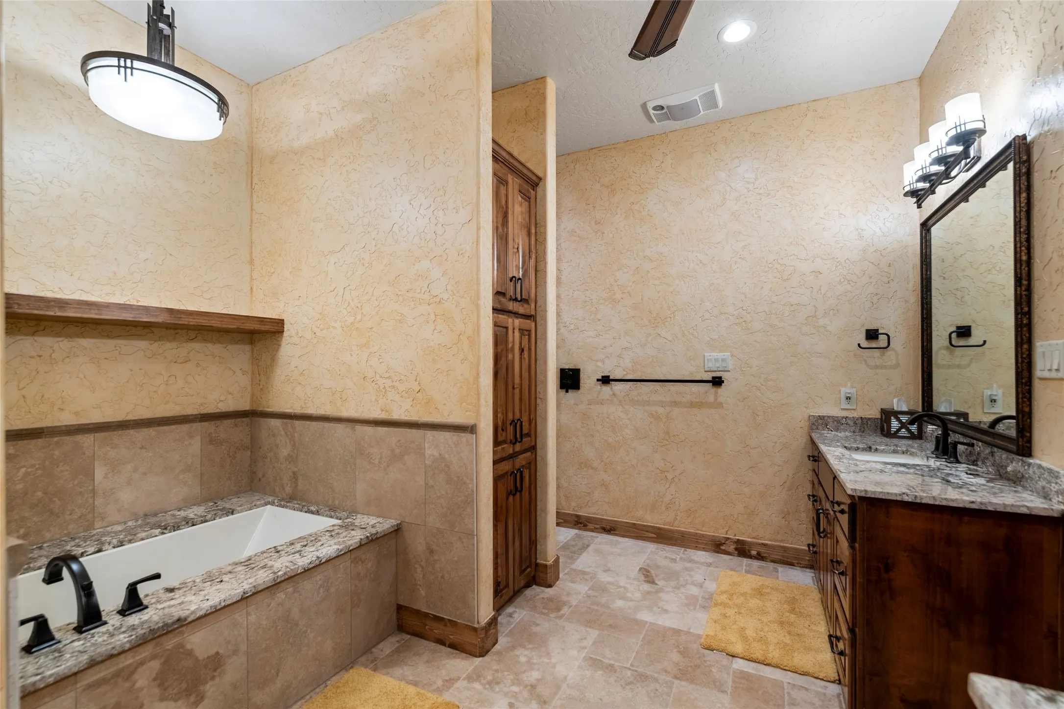 Single Family Residence For Sale in Parker County , 117a Hansma Way, Weatherford, Texas 76087, 4 Bedroom, 5 Bathroom, 4 Garage spaces, 4,809 Sqft, built in 2023, Preowned, mls#21047122, Real Estate Agent in Weatherford, Homes For Sale in Parker county, Homes For Sale in Weatherford, Realtor in Weatherford Texas, Real Estate Brokerage Independent Realty Texas, Luminita Cordes Realtor