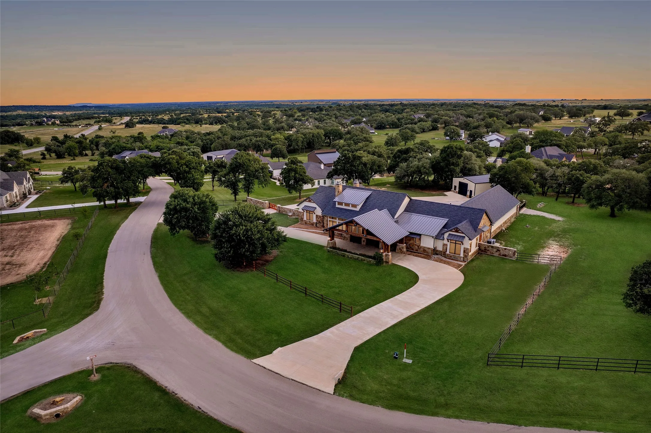 Single Family Residence For Sale in Parker County , 117a Hansma Way, Weatherford, Texas 76087, 4 Bedroom, 5 Bathroom, 4 Garage spaces, 4,809 Sqft, built in 2023, Preowned, mls#21047122, Real Estate Agent in Weatherford, Homes For Sale in Parker county, Homes For Sale in Weatherford, Realtor in Weatherford Texas, Real Estate Brokerage Independent Realty Texas, Luminita Cordes Realtor