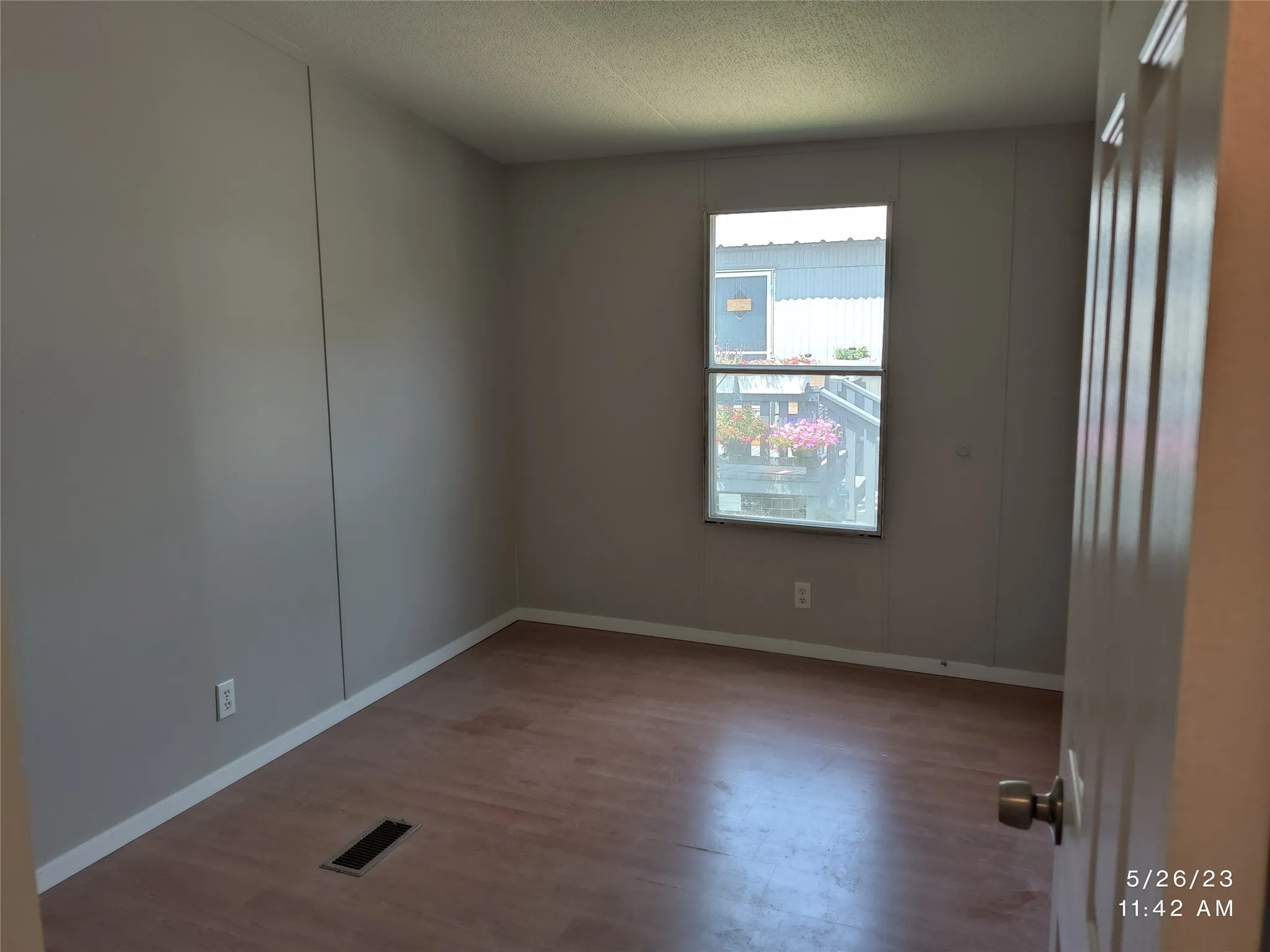 Mobile Home For Rent in Grayson County , 307 Jones Circle, Pottsboro, Texas 75076, 3 Bedroom, 2 Bathroom, Garage spaces, 1,216 Sqft, built in 2005, mls#21045027, Real Estate Agent in Pottsboro, Homes For Rent in Grayson county, Homes For Rent in Pottsboro, Realtor in Pottsboro Texas, Real Estate Brokerage Independent Realty Texas, Luminita Cordes Realtor