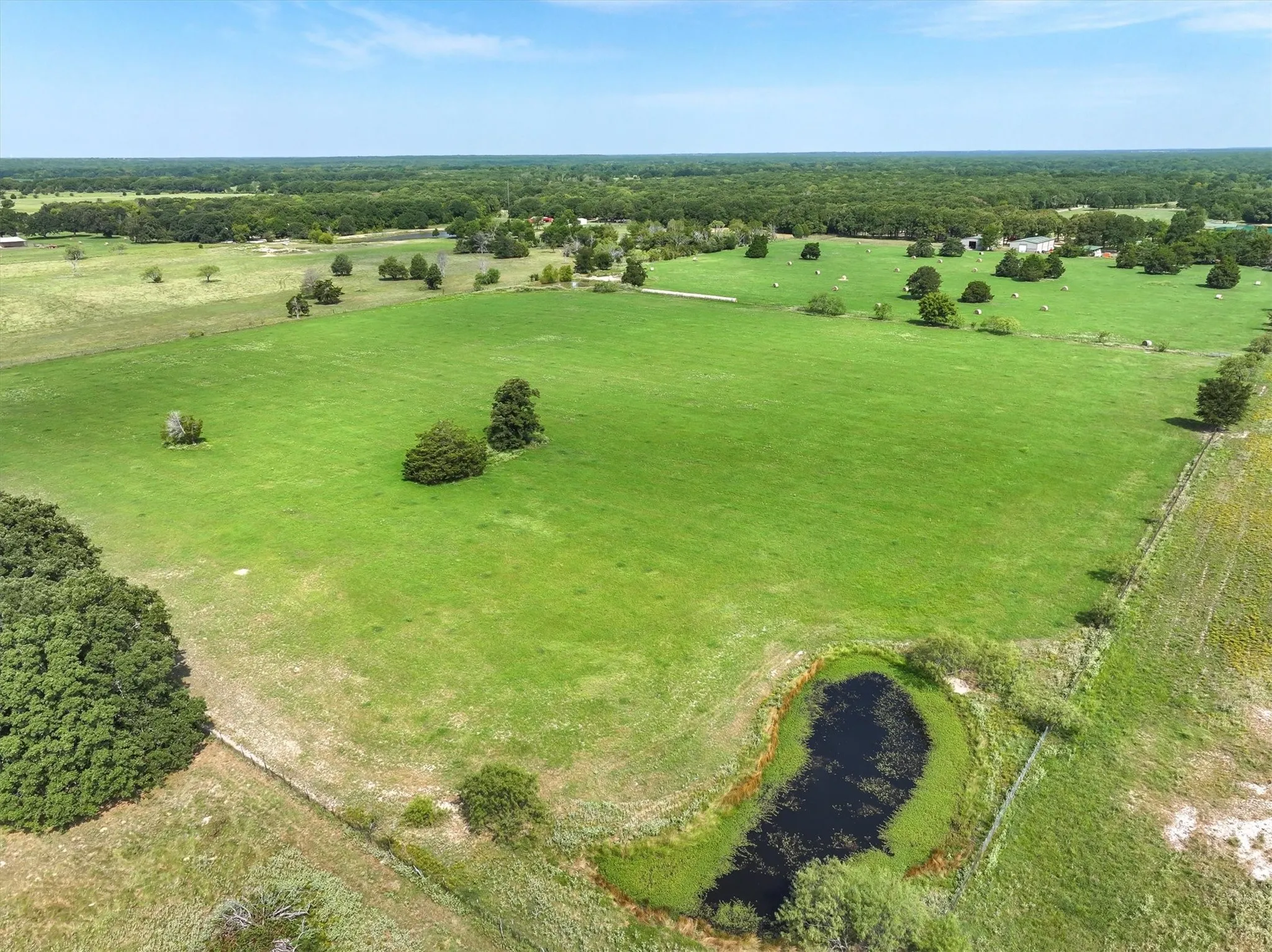 Farm For Sale in Kaufman County , 12260 County Road 4017, Kemp, Texas 75143, 4 Bedroom, 4 Bathroom, 2 Garage spaces, 4,366 Sqft, built in 1983, Preowned, mls#21045420, Real Estate Agent in Kemp, Homes For Sale in Kaufman county, Homes For Sale in Kemp, Realtor in Kemp Texas, Real Estate Brokerage Independent Realty Texas, Luminita Cordes Realtor