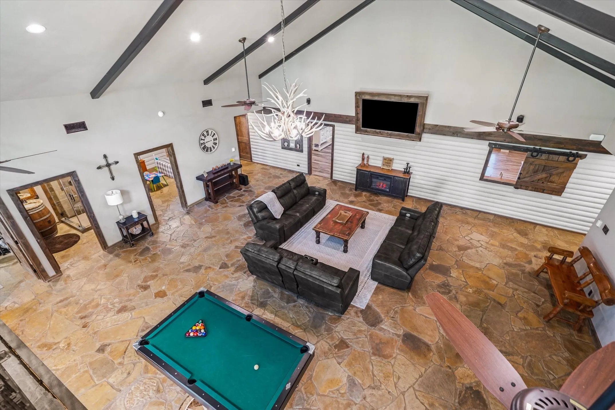 Farm For Sale in Kaufman County , 12260 County Road 4017, Kemp, Texas 75143, 4 Bedroom, 4 Bathroom, 2 Garage spaces, 4,366 Sqft, built in 1983, Preowned, mls#21045420, Real Estate Agent in Kemp, Homes For Sale in Kaufman county, Homes For Sale in Kemp, Realtor in Kemp Texas, Real Estate Brokerage Independent Realty Texas, Luminita Cordes Realtor