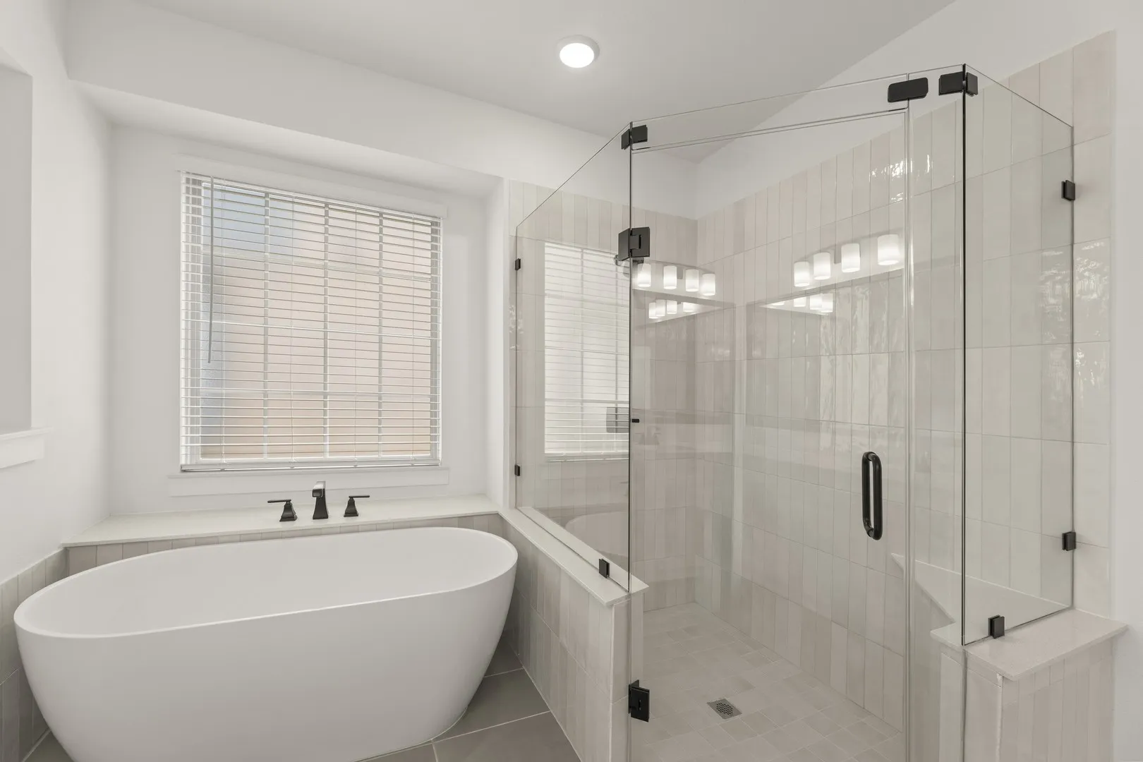 08. 12814 Meadow Glen - Bath (2)