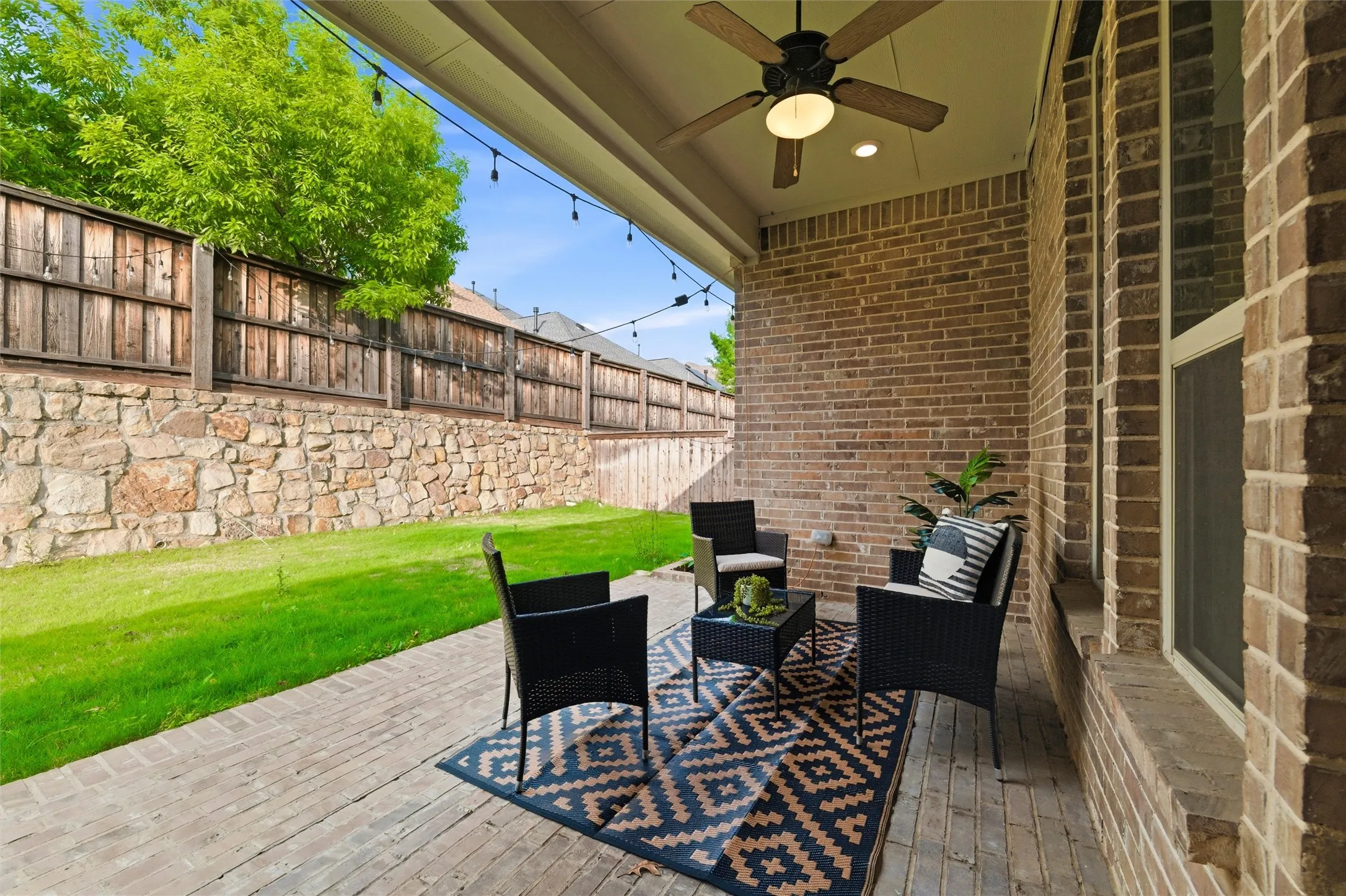Single Family Residence For Sale in Dallas County , 3815 Wind Cave Bend, Irving, Texas 75063, 4 Bedroom, 5 Bathroom, 2 Garage spaces, 3,608 Sqft, built in 2016, Preowned, mls#21042334, Real Estate Agent in Irving, Homes For Sale in Dallas county, Homes For Sale in Irving, Realtor in Irving Texas, Real Estate Brokerage Independent Realty Texas, Luminita Cordes Realtor