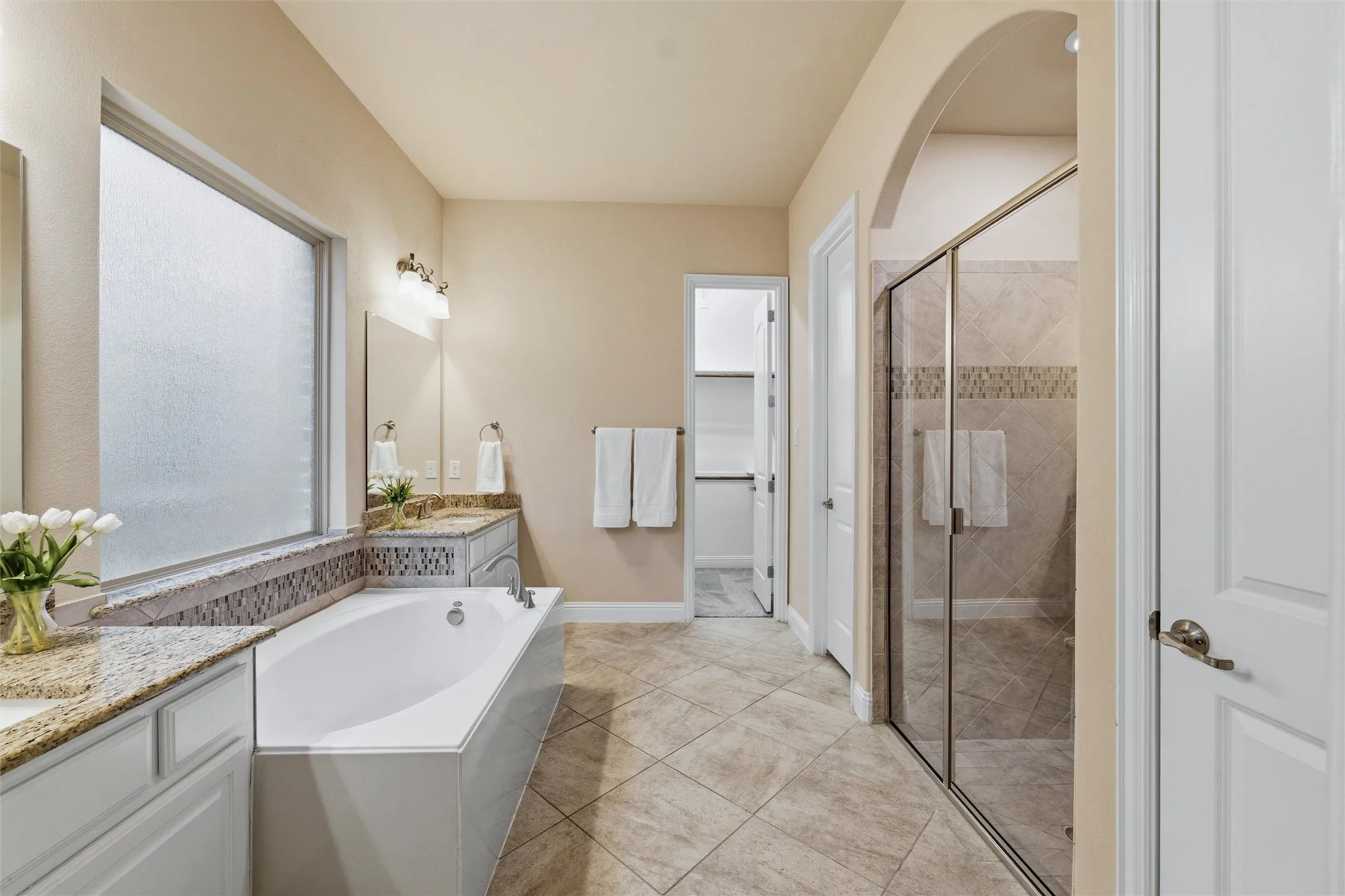 Single Family Residence For Sale in Dallas County , 3815 Wind Cave Bend, Irving, Texas 75063, 4 Bedroom, 5 Bathroom, 2 Garage spaces, 3,608 Sqft, built in 2016, Preowned, mls#21042334, Real Estate Agent in Irving, Homes For Sale in Dallas county, Homes For Sale in Irving, Realtor in Irving Texas, Real Estate Brokerage Independent Realty Texas, Luminita Cordes Realtor