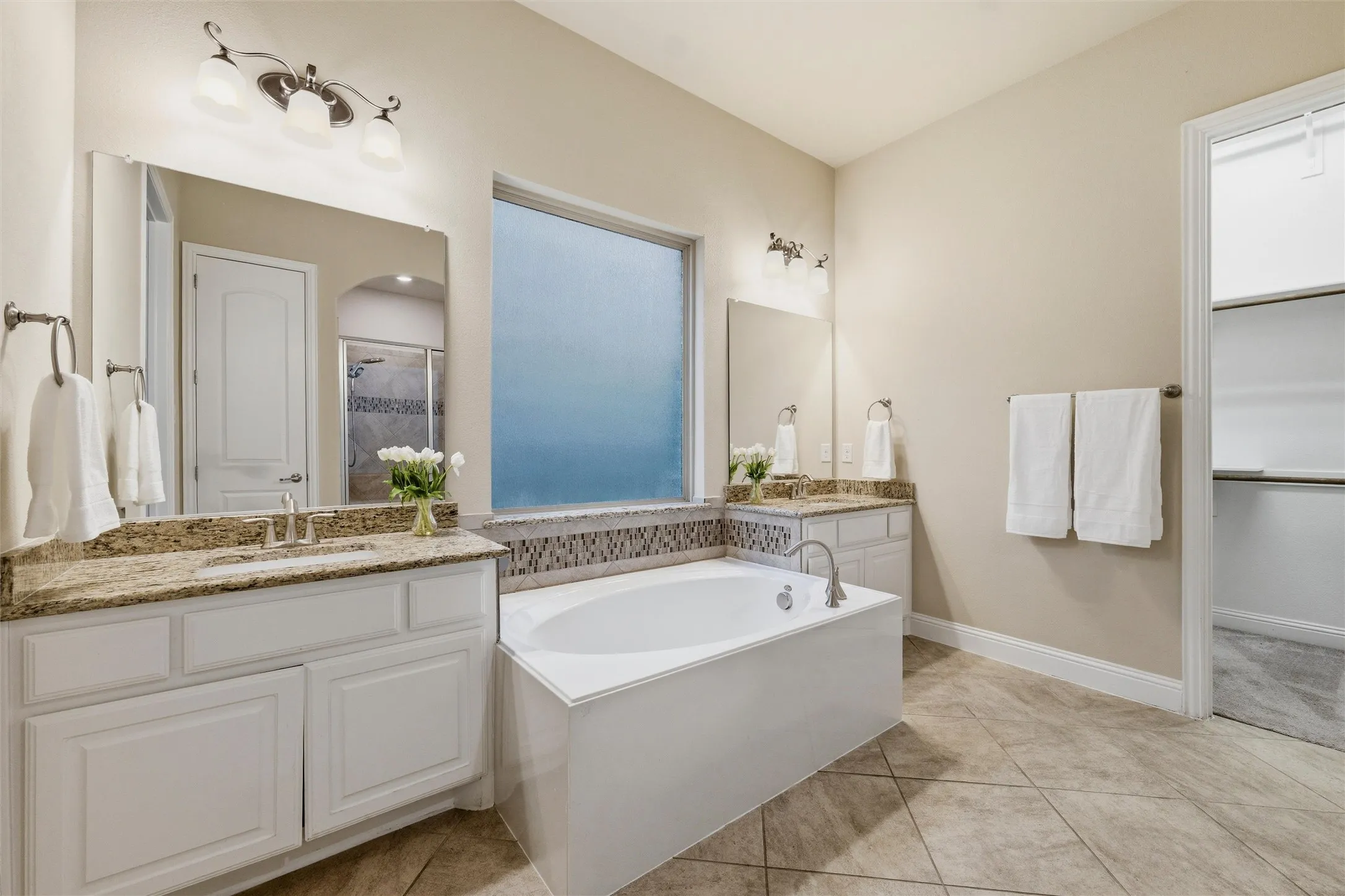 Single Family Residence For Sale in Dallas County , 3815 Wind Cave Bend, Irving, Texas 75063, 4 Bedroom, 5 Bathroom, 2 Garage spaces, 3,608 Sqft, built in 2016, Preowned, mls#21042334, Real Estate Agent in Irving, Homes For Sale in Dallas county, Homes For Sale in Irving, Realtor in Irving Texas, Real Estate Brokerage Independent Realty Texas, Luminita Cordes Realtor
