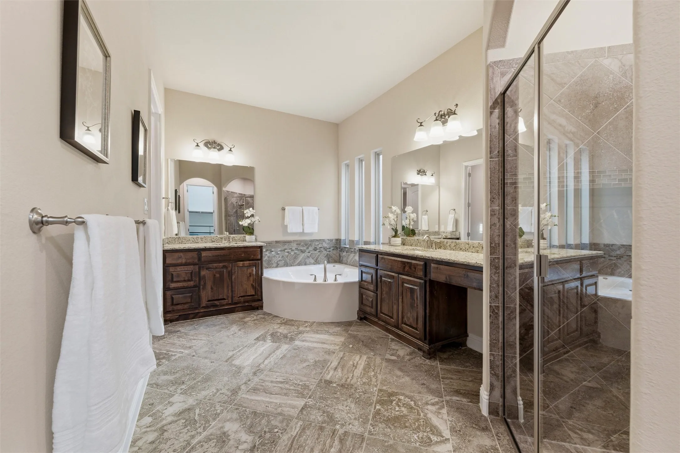Single Family Residence For Sale in Dallas County , 3815 Wind Cave Bend, Irving, Texas 75063, 4 Bedroom, 5 Bathroom, 2 Garage spaces, 3,608 Sqft, built in 2016, Preowned, mls#21042334, Real Estate Agent in Irving, Homes For Sale in Dallas county, Homes For Sale in Irving, Realtor in Irving Texas, Real Estate Brokerage Independent Realty Texas, Luminita Cordes Realtor