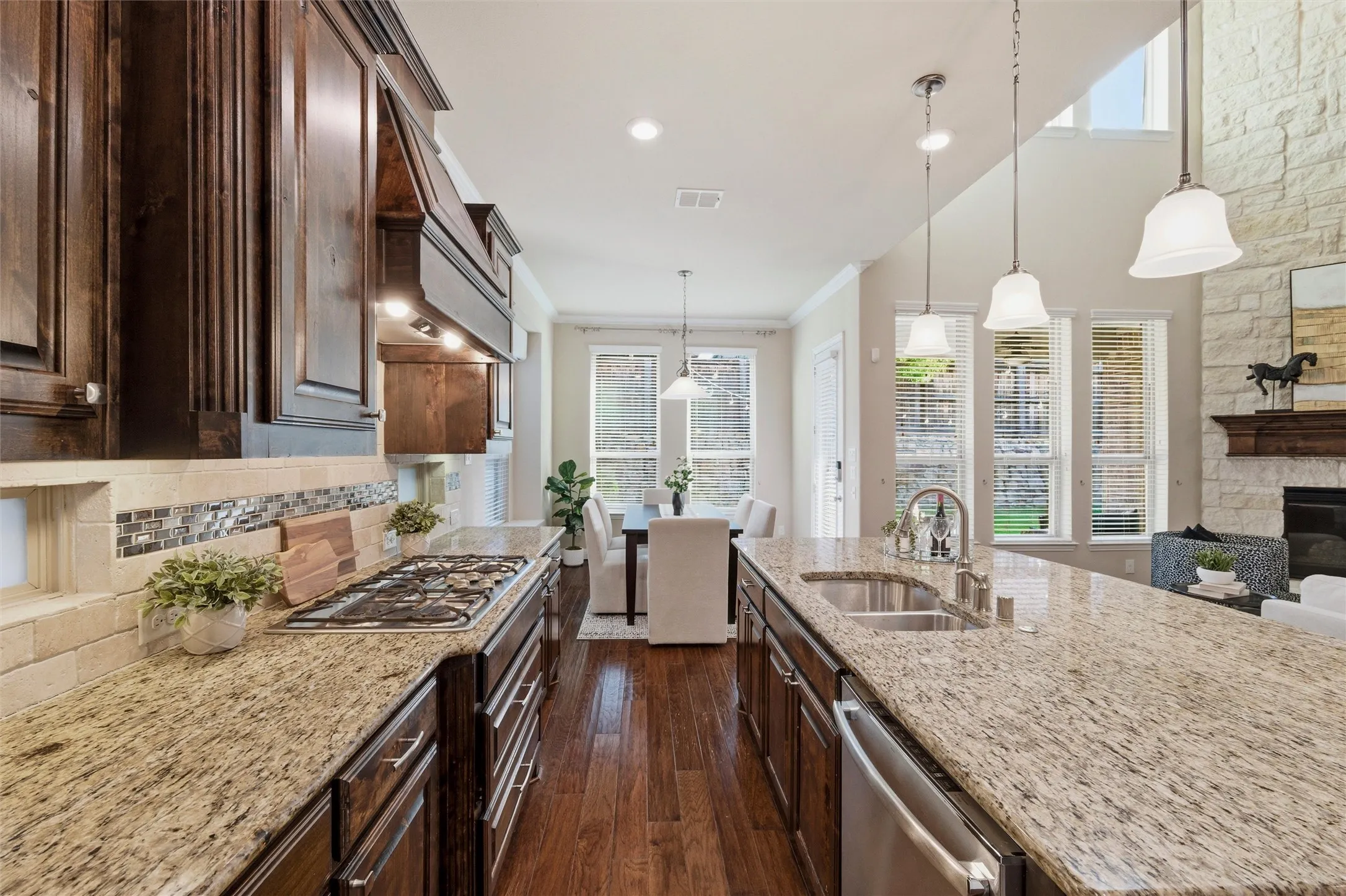 Single Family Residence For Sale in Dallas County , 3815 Wind Cave Bend, Irving, Texas 75063, 4 Bedroom, 5 Bathroom, 2 Garage spaces, 3,608 Sqft, built in 2016, Preowned, mls#21042334, Real Estate Agent in Irving, Homes For Sale in Dallas county, Homes For Sale in Irving, Realtor in Irving Texas, Real Estate Brokerage Independent Realty Texas, Luminita Cordes Realtor