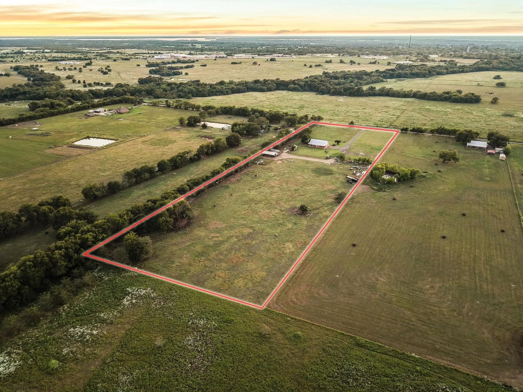 Farm For Sale in Hunt County , 5285 County Road 3226, Lone Oak, Texas 75453, 3 Bedrooms, 2 Bathrooms, Garage spaces, 1,914 Sqft, built in 2007, Preowned, Price $599,000, mls#21050353, Real Estate Agent in Lone Oak, Homes For Sale in Hunt county, Homes For Sale in Lone Oak, Realtor in Lone Oak Texas, Real Estate Brokerage Independent Realty Texas, Luminita Cordes Realtor
