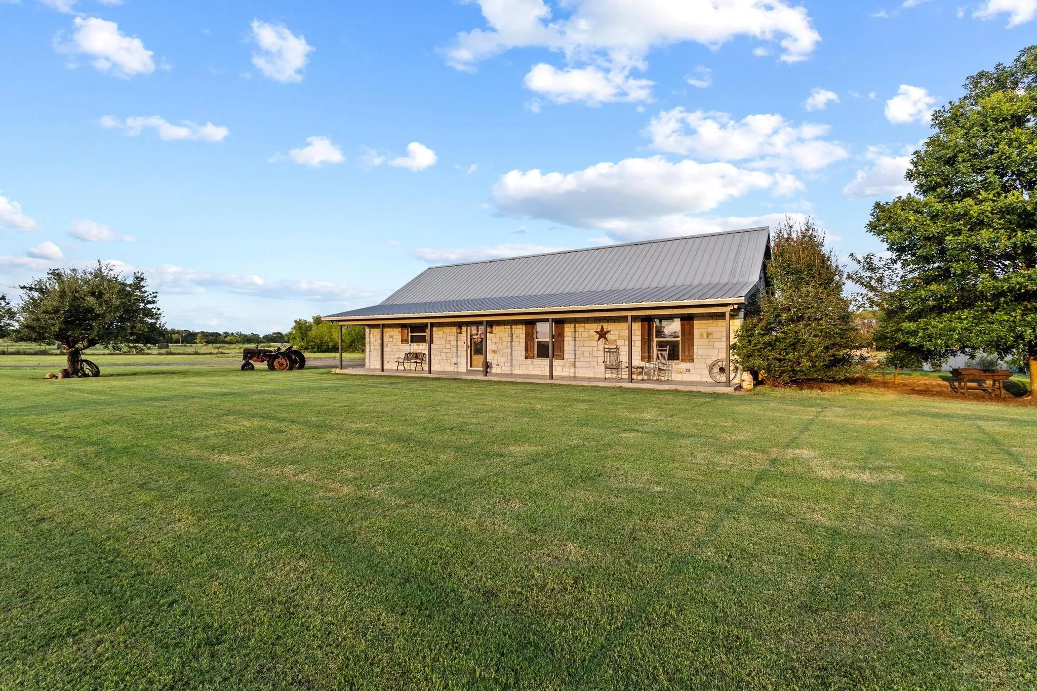 Farm For Sale in Hunt County , 5285 County Road 3226, Lone Oak, Texas 75453, 3 Bedrooms, 2 Bathrooms, Garage spaces, 1,914 Sqft, built in 2007, Preowned, Price $599,000, mls#21050353, Real Estate Agent in Lone Oak, Homes For Sale in Hunt county, Homes For Sale in Lone Oak, Realtor in Lone Oak Texas, Real Estate Brokerage Independent Realty Texas, Luminita Cordes Realtor