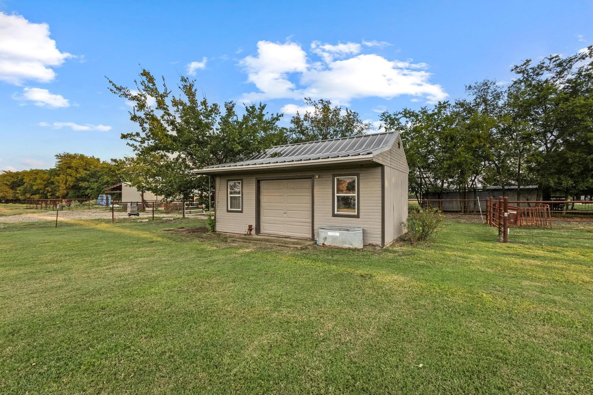 Farm For Sale in Hunt County , 5285 County Road 3226, Lone Oak, Texas 75453, 3 Bedrooms, 2 Bathrooms, Garage spaces, 1,914 Sqft, built in 2007, Preowned, Price $599,000, mls#21050353, Real Estate Agent in Lone Oak, Homes For Sale in Hunt county, Homes For Sale in Lone Oak, Realtor in Lone Oak Texas, Real Estate Brokerage Independent Realty Texas, Luminita Cordes Realtor