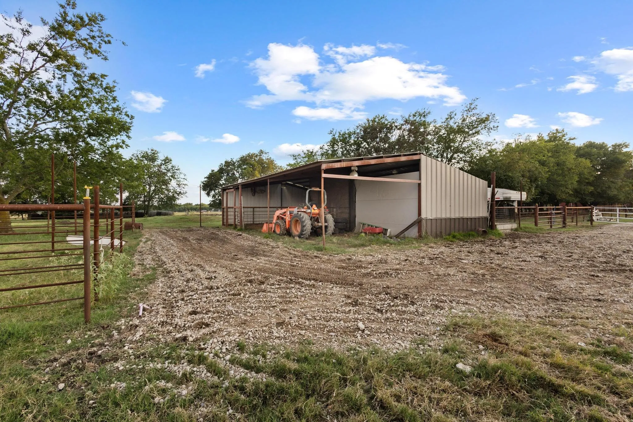 Farm For Sale in Hunt County , 5285 County Road 3226, Lone Oak, Texas 75453, 3 Bedrooms, 2 Bathrooms, Garage spaces, 1,914 Sqft, built in 2007, Preowned, Price $599,000, mls#21050353, Real Estate Agent in Lone Oak, Homes For Sale in Hunt county, Homes For Sale in Lone Oak, Realtor in Lone Oak Texas, Real Estate Brokerage Independent Realty Texas, Luminita Cordes Realtor