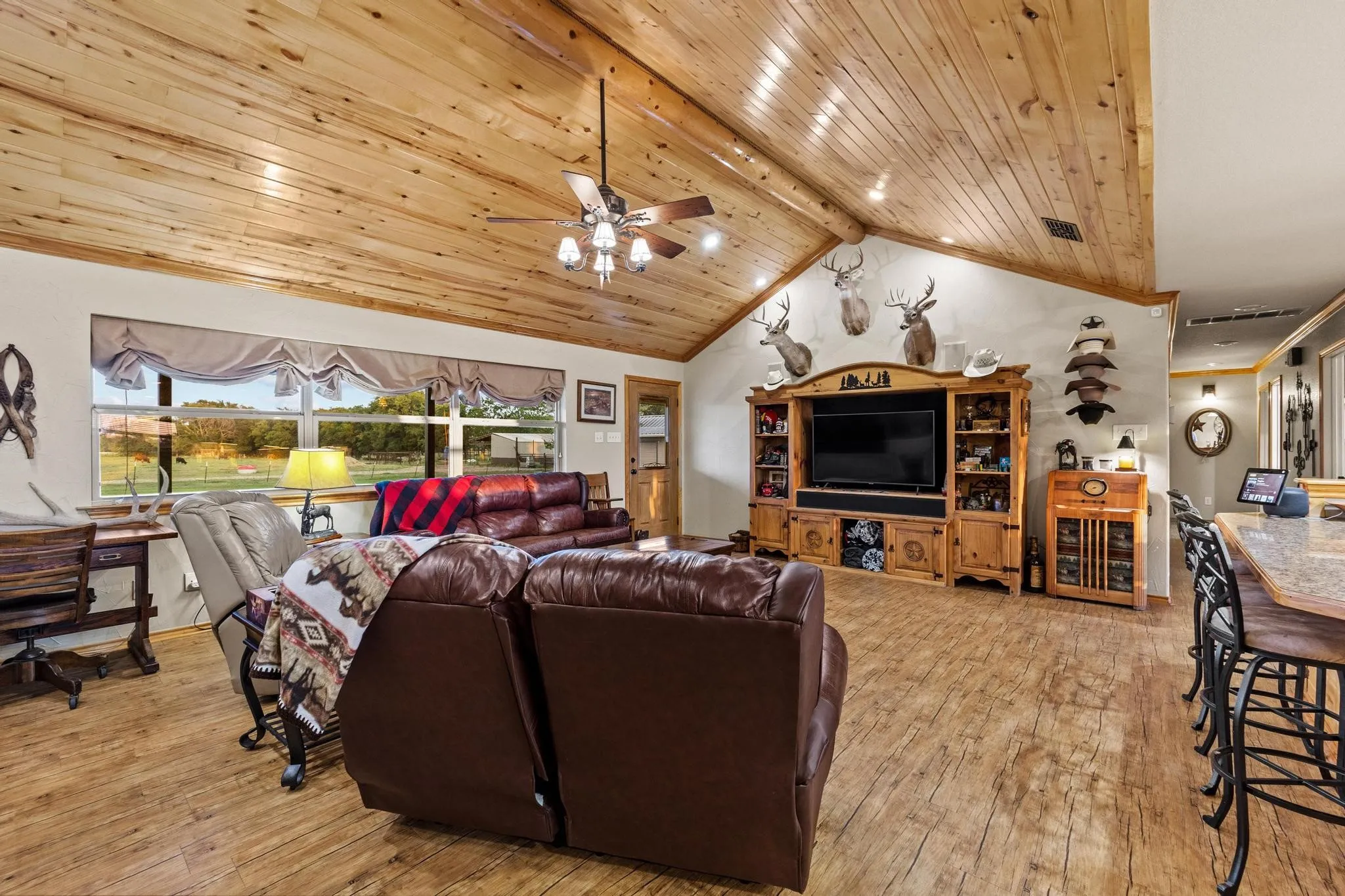 Farm For Sale in Hunt County , 5285 County Road 3226, Lone Oak, Texas 75453, 3 Bedrooms, 2 Bathrooms, Garage spaces, 1,914 Sqft, built in 2007, Preowned, Price $599,000, mls#21050353, Real Estate Agent in Lone Oak, Homes For Sale in Hunt county, Homes For Sale in Lone Oak, Realtor in Lone Oak Texas, Real Estate Brokerage Independent Realty Texas, Luminita Cordes Realtor