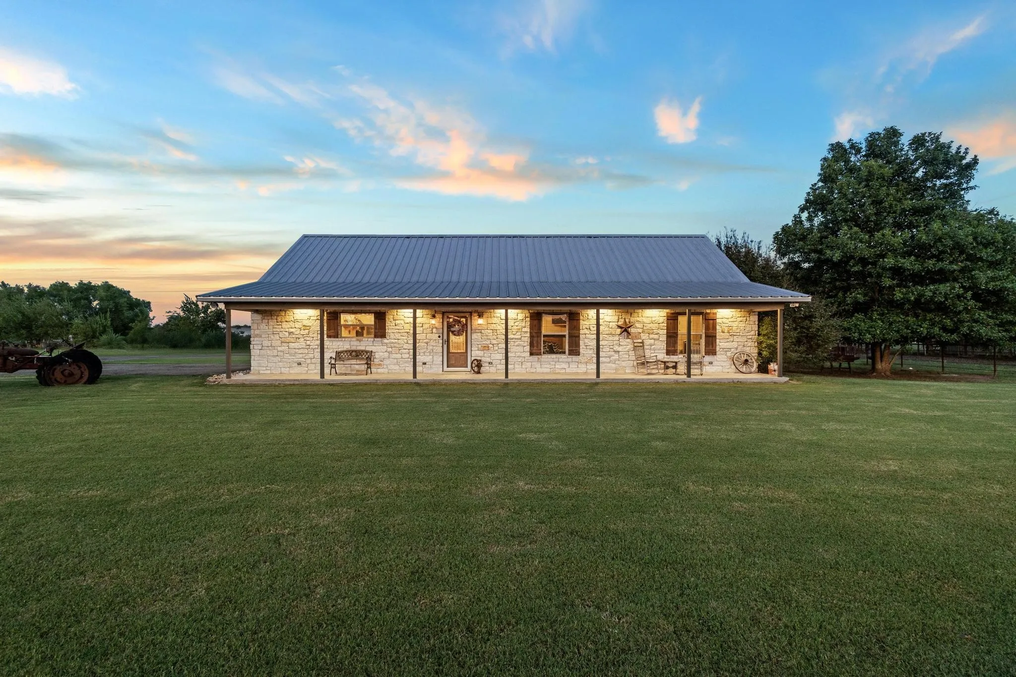 Farm For Sale in Hunt County , 5285 County Road 3226, Lone Oak, Texas 75453, 3 Bedrooms, 2 Bathrooms, Garage spaces, 1,914 Sqft, built in 2007, Preowned, Price $599,000, mls#21050353, Real Estate Agent in Lone Oak, Homes For Sale in Hunt county, Homes For Sale in Lone Oak, Realtor in Lone Oak Texas, Real Estate Brokerage Independent Realty Texas, Luminita Cordes Realtor