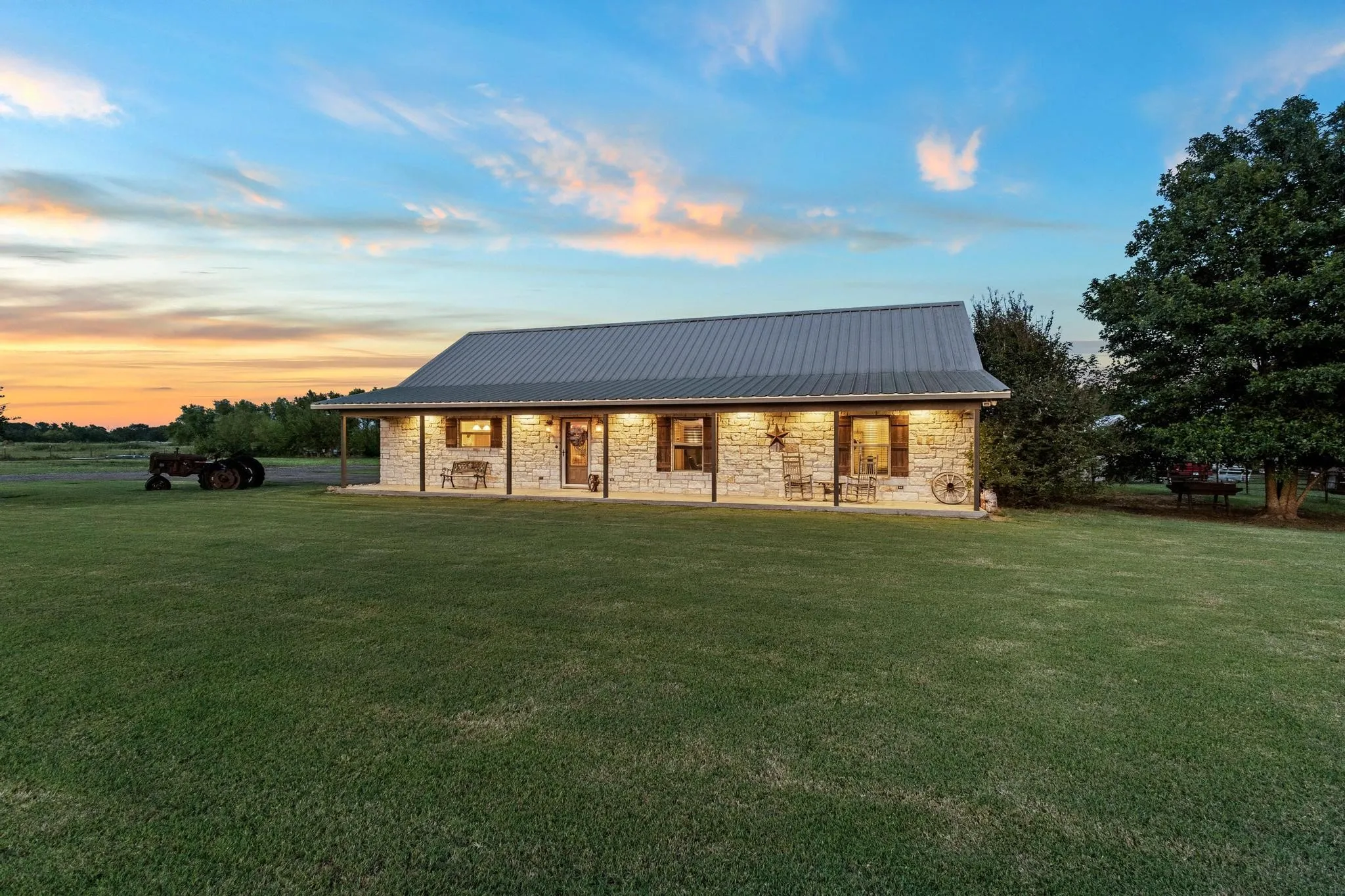 Farm For Sale in Hunt County , 5285 County Road 3226, Lone Oak, Texas 75453, 3 Bedrooms, 2 Bathrooms, Garage spaces, 1,914 Sqft, built in 2007, Preowned, Price $599,000, mls#21050353, Real Estate Agent in Lone Oak, Homes For Sale in Hunt county, Homes For Sale in Lone Oak, Realtor in Lone Oak Texas, Real Estate Brokerage Independent Realty Texas, Luminita Cordes Realtor