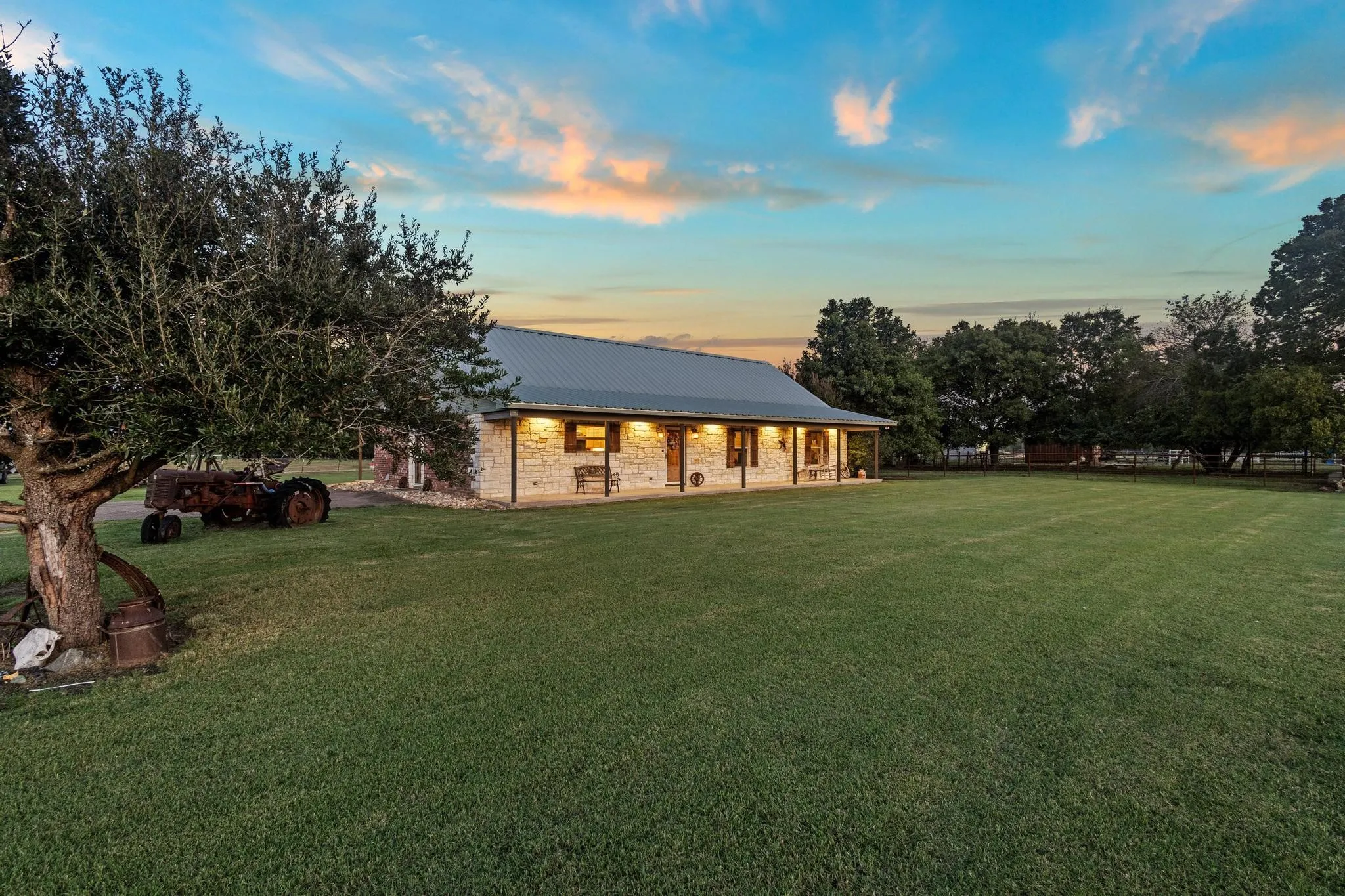 Farm For Sale in Hunt County , 5285 County Road 3226, Lone Oak, Texas 75453, 3 Bedrooms, 2 Bathrooms, Garage spaces, 1,914 Sqft, built in 2007, Preowned, Price $599,000, mls#21050353, Real Estate Agent in Lone Oak, Homes For Sale in Hunt county, Homes For Sale in Lone Oak, Realtor in Lone Oak Texas, Real Estate Brokerage Independent Realty Texas, Luminita Cordes Realtor