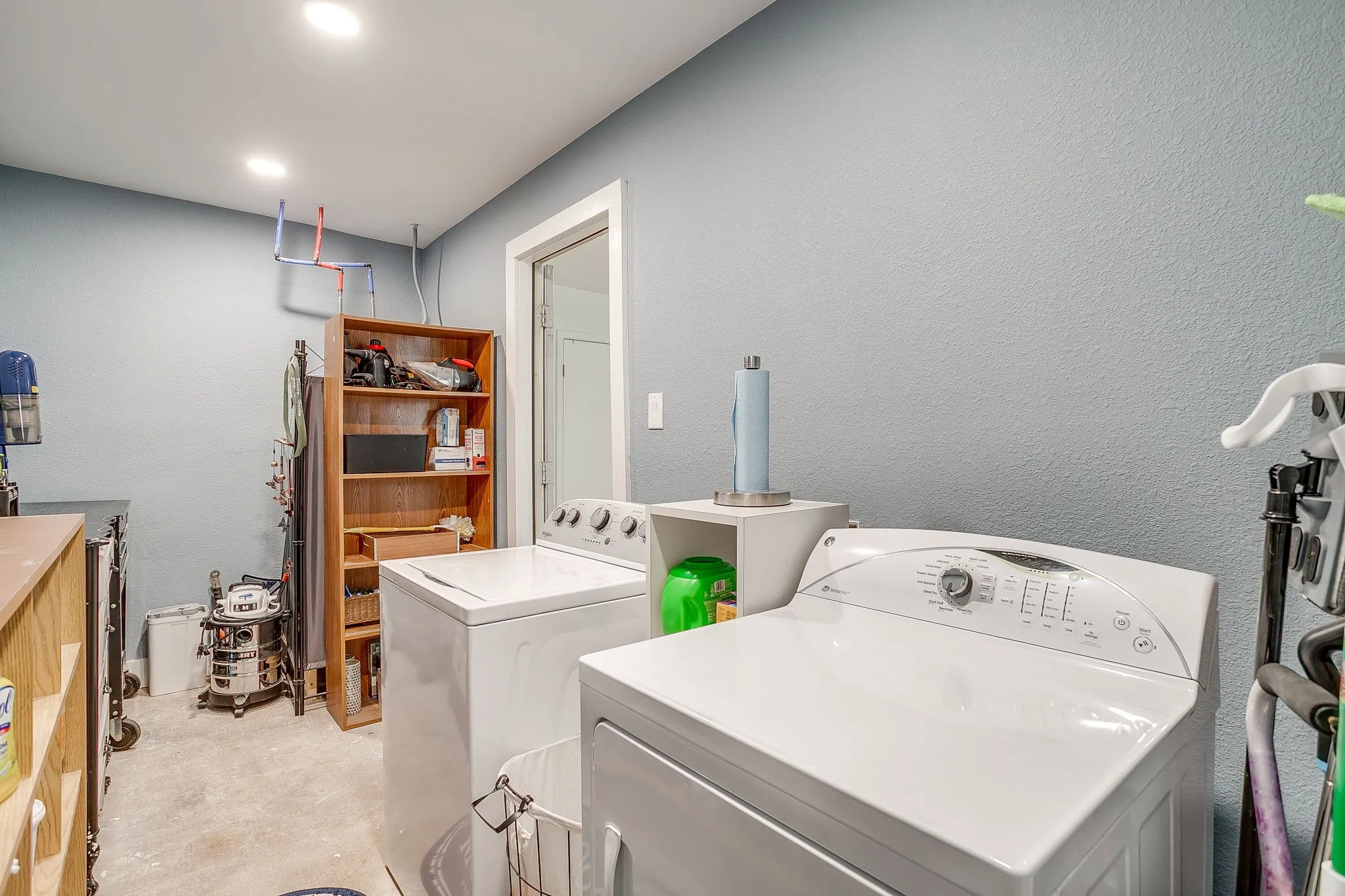 Single Family Residence For Sale in Tarrant County , 1950 Kiowa Lance, Crowley, Texas 76036, 3 Bedroom, 2 Bathroom, 2 Garage spaces, 2,040 Sqft, built in 1965, Preowned, mls#21048285, Real Estate Agent in Crowley, Homes For Sale in Tarrant county, Homes For Sale in Crowley, Realtor in Crowley Texas, Real Estate Brokerage Independent Realty Texas, Luminita Cordes Realtor