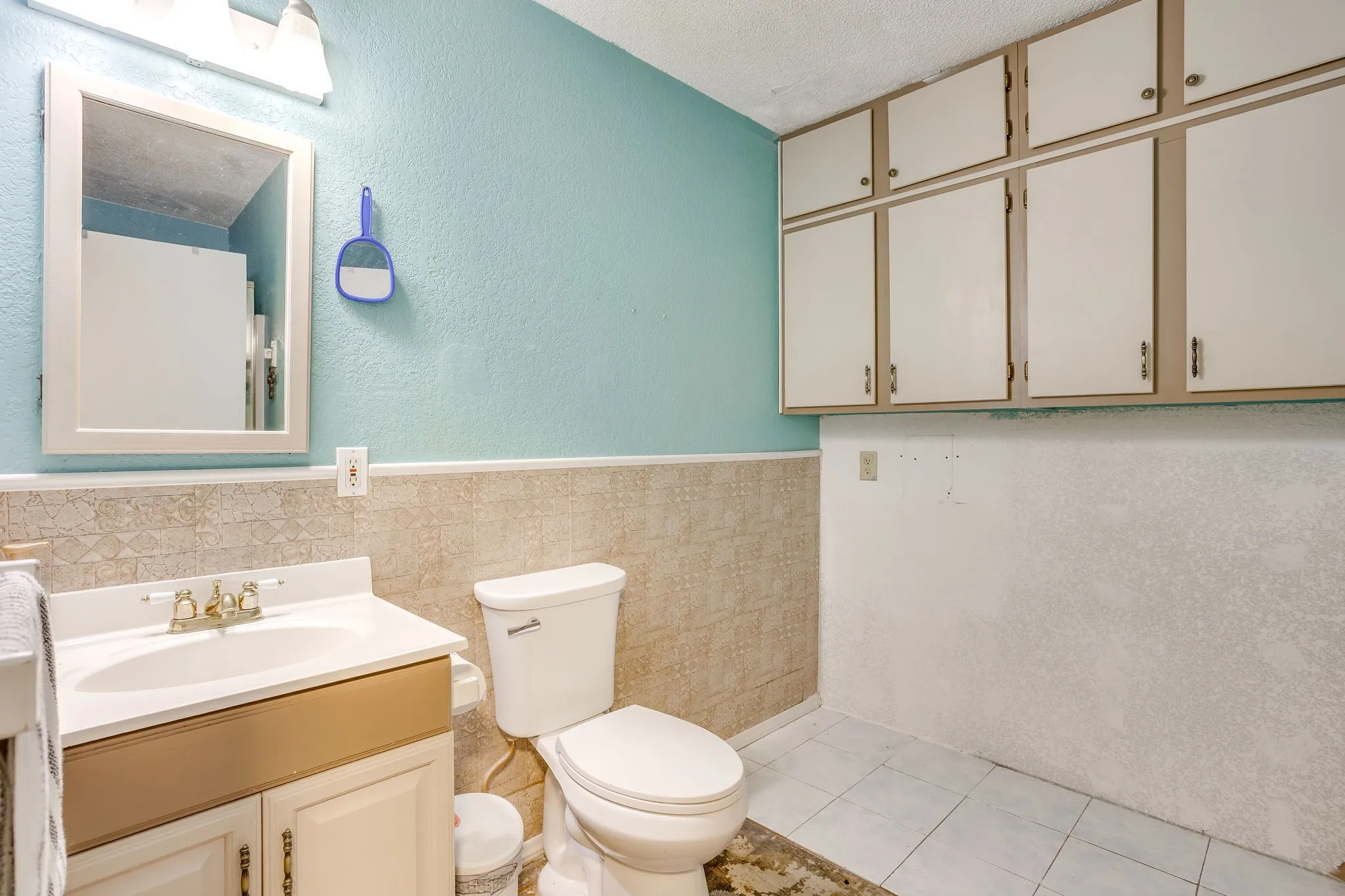 Single Family Residence For Sale in Tarrant County , 1950 Kiowa Lance, Crowley, Texas 76036, 3 Bedroom, 2 Bathroom, 2 Garage spaces, 2,040 Sqft, built in 1965, Preowned, mls#21048285, Real Estate Agent in Crowley, Homes For Sale in Tarrant county, Homes For Sale in Crowley, Realtor in Crowley Texas, Real Estate Brokerage Independent Realty Texas, Luminita Cordes Realtor