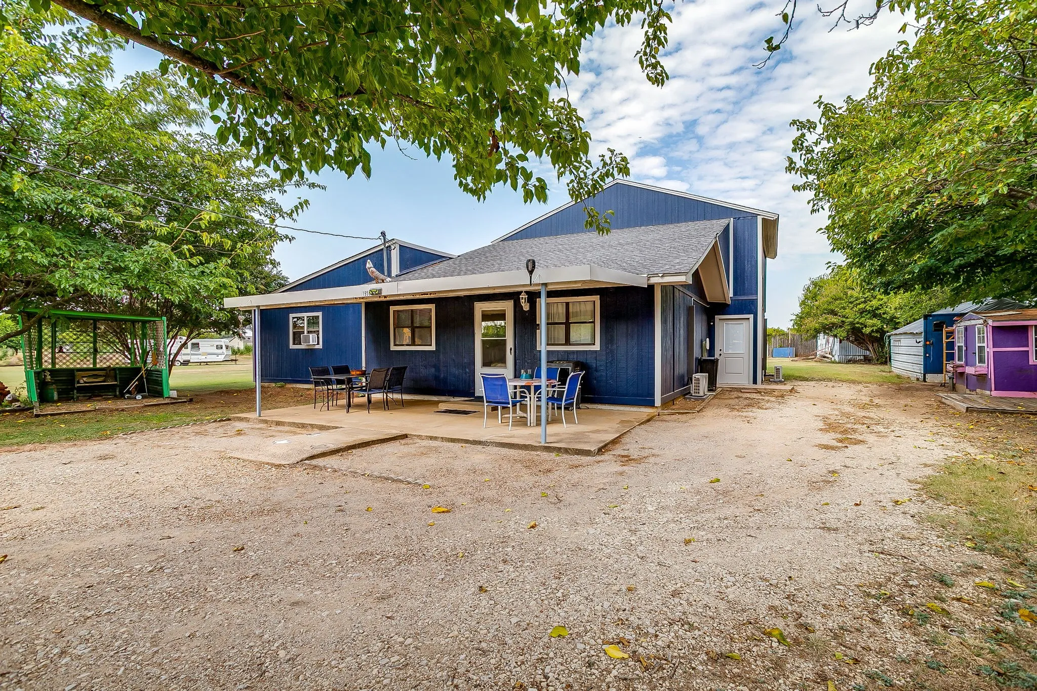 Single Family Residence For Sale in Tarrant County , 1950 Kiowa Lance, Crowley, Texas 76036, 3 Bedroom, 2 Bathroom, 2 Garage spaces, 2,040 Sqft, built in 1965, Preowned, mls#21048285, Real Estate Agent in Crowley, Homes For Sale in Tarrant county, Homes For Sale in Crowley, Realtor in Crowley Texas, Real Estate Brokerage Independent Realty Texas, Luminita Cordes Realtor