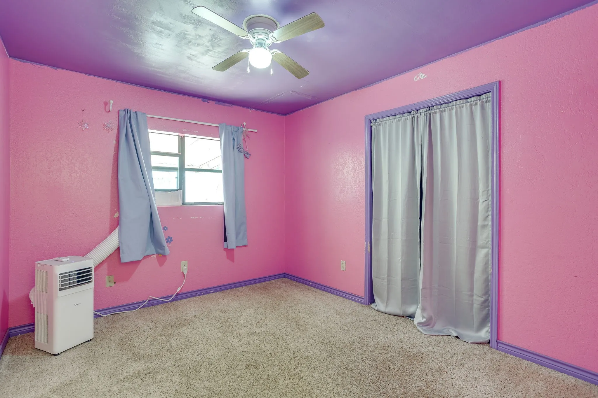 Single Family Residence For Sale in Tarrant County , 1950 Kiowa Lance, Crowley, Texas 76036, 3 Bedroom, 2 Bathroom, 2 Garage spaces, 2,040 Sqft, built in 1965, Preowned, mls#21048285, Real Estate Agent in Crowley, Homes For Sale in Tarrant county, Homes For Sale in Crowley, Realtor in Crowley Texas, Real Estate Brokerage Independent Realty Texas, Luminita Cordes Realtor