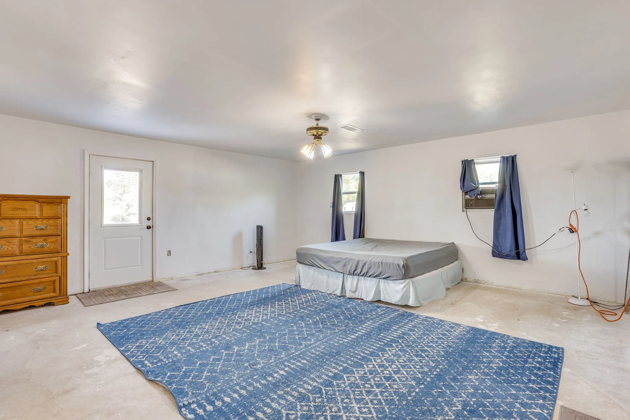 Single Family Residence For Sale in Tarrant County , 1950 Kiowa Lance, Crowley, Texas 76036, 3 Bedroom, 2 Bathroom, 2 Garage spaces, 2,040 Sqft, built in 1965, Preowned, mls#21048285, Real Estate Agent in Crowley, Homes For Sale in Tarrant county, Homes For Sale in Crowley, Realtor in Crowley Texas, Real Estate Brokerage Independent Realty Texas, Luminita Cordes Realtor