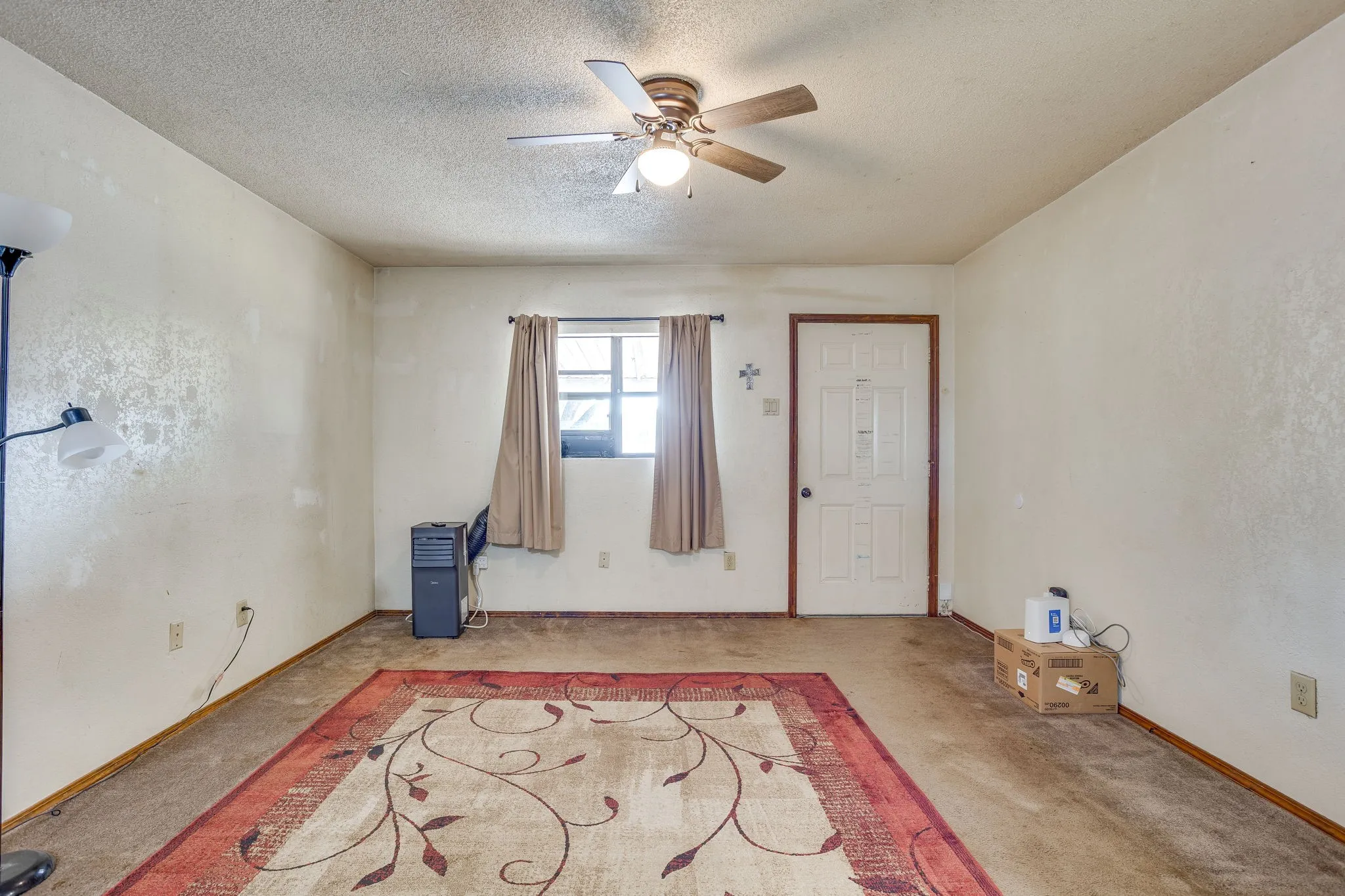 Single Family Residence For Sale in Tarrant County , 1950 Kiowa Lance, Crowley, Texas 76036, 3 Bedroom, 2 Bathroom, 2 Garage spaces, 2,040 Sqft, built in 1965, Preowned, mls#21048285, Real Estate Agent in Crowley, Homes For Sale in Tarrant county, Homes For Sale in Crowley, Realtor in Crowley Texas, Real Estate Brokerage Independent Realty Texas, Luminita Cordes Realtor