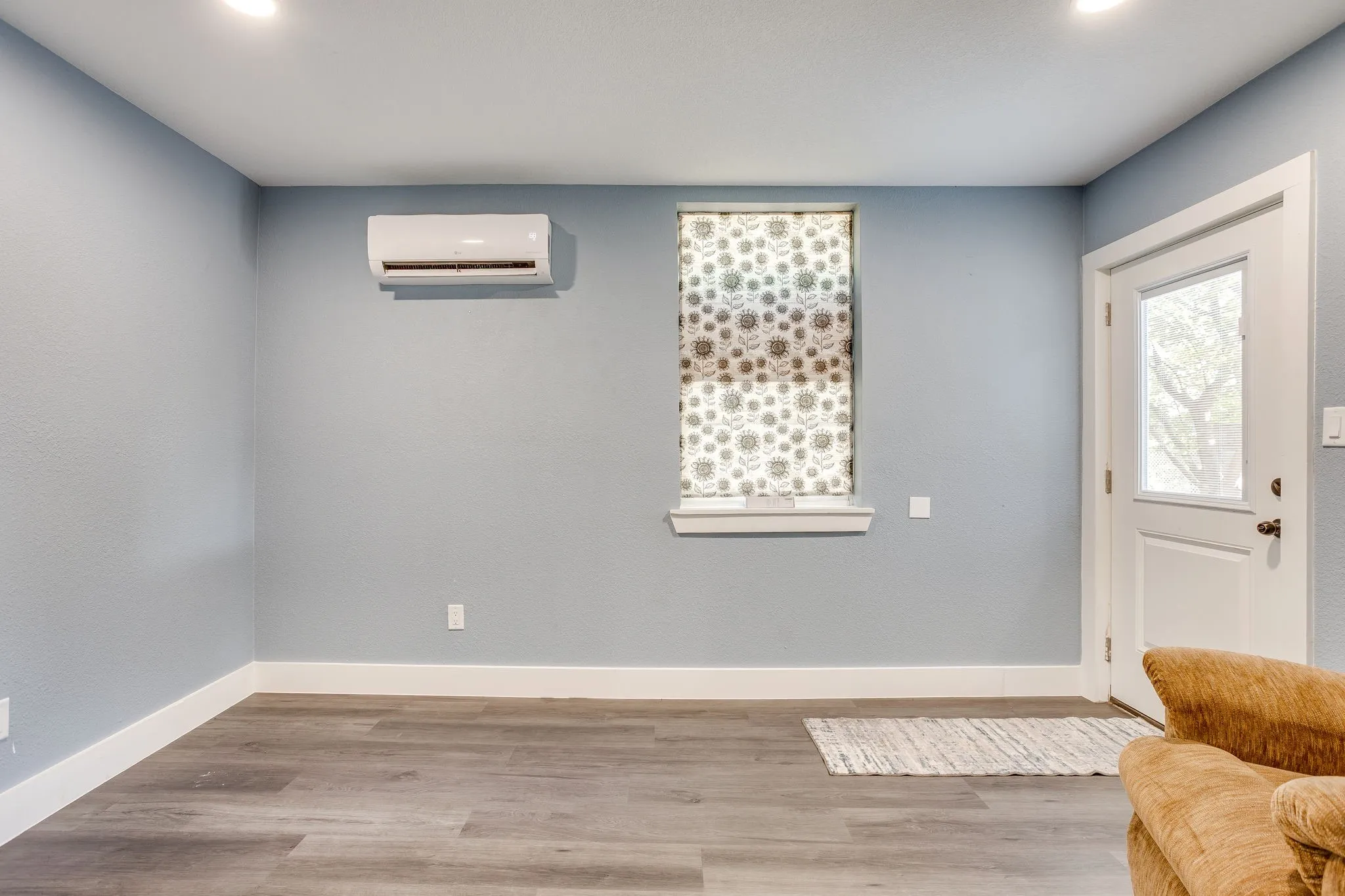 Single Family Residence For Sale in Tarrant County , 1950 Kiowa Lance, Crowley, Texas 76036, 3 Bedroom, 2 Bathroom, 2 Garage spaces, 2,040 Sqft, built in 1965, Preowned, mls#21048285, Real Estate Agent in Crowley, Homes For Sale in Tarrant county, Homes For Sale in Crowley, Realtor in Crowley Texas, Real Estate Brokerage Independent Realty Texas, Luminita Cordes Realtor