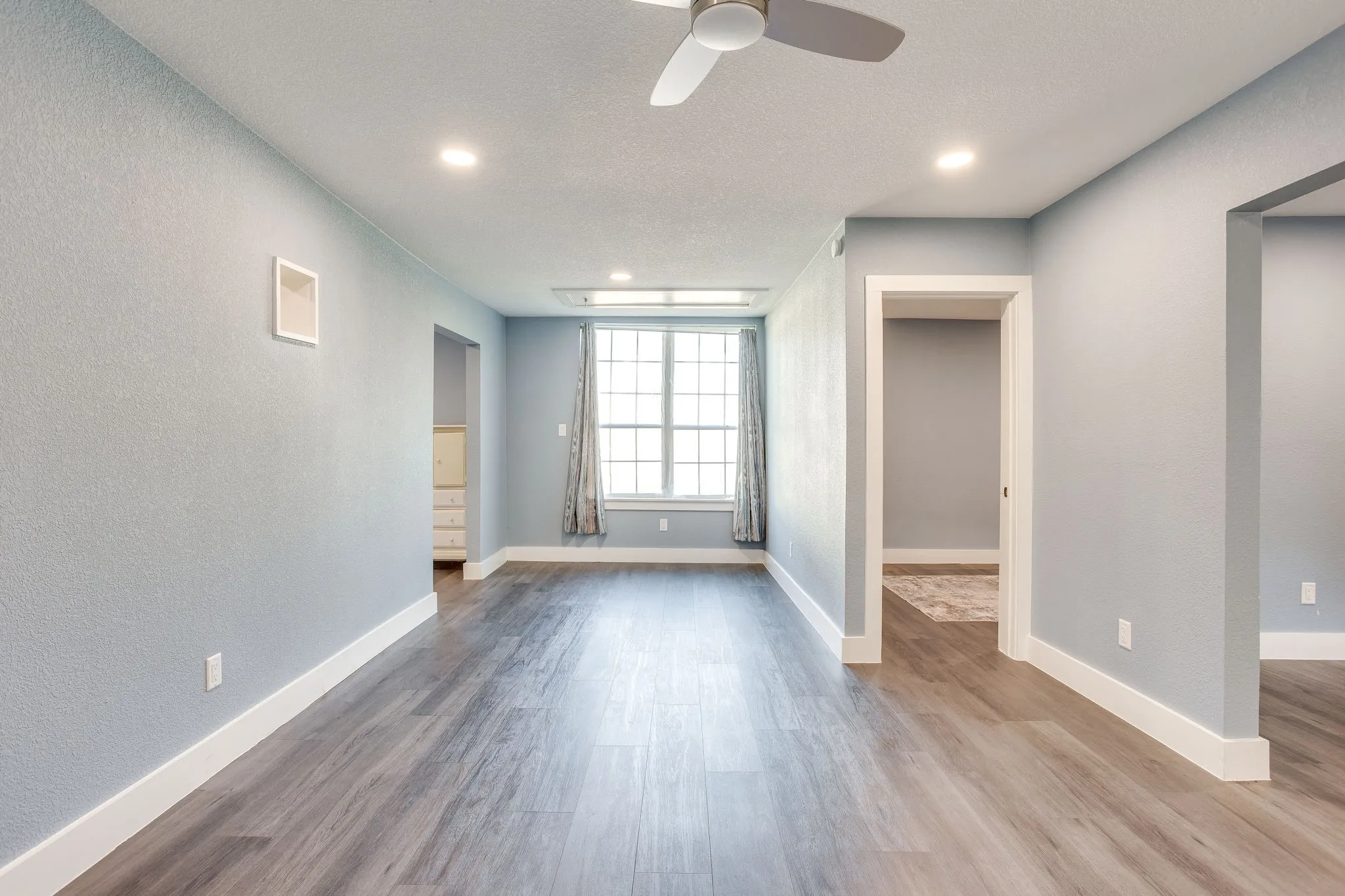 Single Family Residence For Sale in Tarrant County , 1950 Kiowa Lance, Crowley, Texas 76036, 3 Bedroom, 2 Bathroom, 2 Garage spaces, 2,040 Sqft, built in 1965, Preowned, mls#21048285, Real Estate Agent in Crowley, Homes For Sale in Tarrant county, Homes For Sale in Crowley, Realtor in Crowley Texas, Real Estate Brokerage Independent Realty Texas, Luminita Cordes Realtor