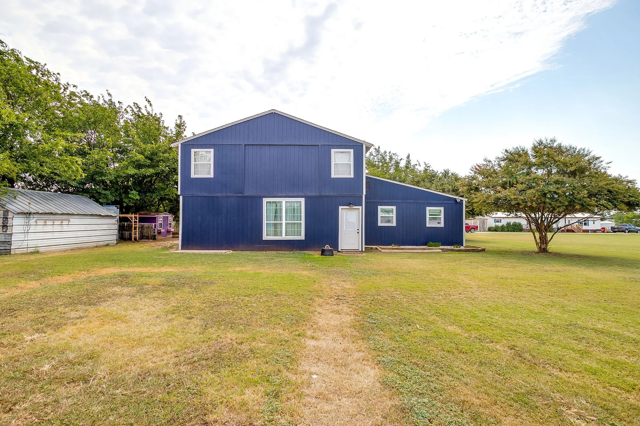 Single Family Residence For Sale in Tarrant County , 1950 Kiowa Lance, Crowley, Texas 76036, 3 Bedroom, 2 Bathroom, 2 Garage spaces, 2,040 Sqft, built in 1965, Preowned, mls#21048285, Real Estate Agent in Crowley, Homes For Sale in Tarrant county, Homes For Sale in Crowley, Realtor in Crowley Texas, Real Estate Brokerage Independent Realty Texas, Luminita Cordes Realtor