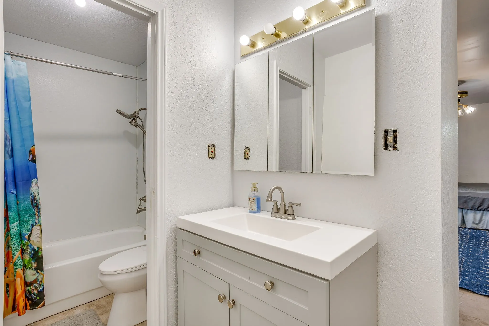 Single Family Residence For Sale in Tarrant County , 1950 Kiowa Lance, Crowley, Texas 76036, 3 Bedroom, 2 Bathroom, 2 Garage spaces, 2,040 Sqft, built in 1965, Preowned, mls#21048285, Real Estate Agent in Crowley, Homes For Sale in Tarrant county, Homes For Sale in Crowley, Realtor in Crowley Texas, Real Estate Brokerage Independent Realty Texas, Luminita Cordes Realtor
