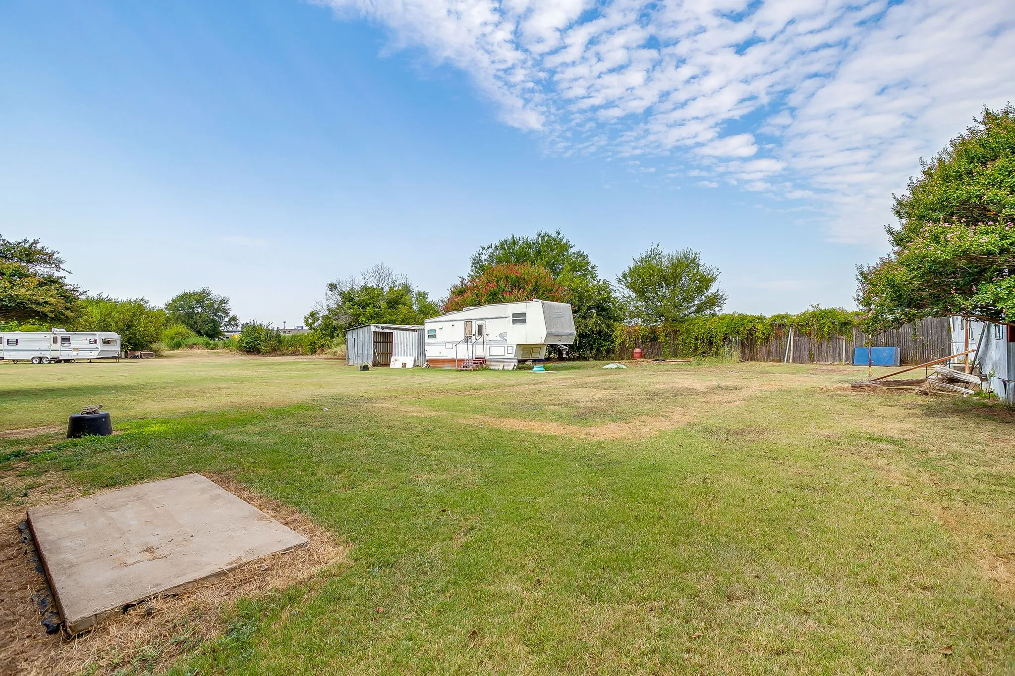 Single Family Residence For Sale in Tarrant County , 1950 Kiowa Lance, Crowley, Texas 76036, 3 Bedroom, 2 Bathroom, 2 Garage spaces, 2,040 Sqft, built in 1965, Preowned, mls#21048285, Real Estate Agent in Crowley, Homes For Sale in Tarrant county, Homes For Sale in Crowley, Realtor in Crowley Texas, Real Estate Brokerage Independent Realty Texas, Luminita Cordes Realtor