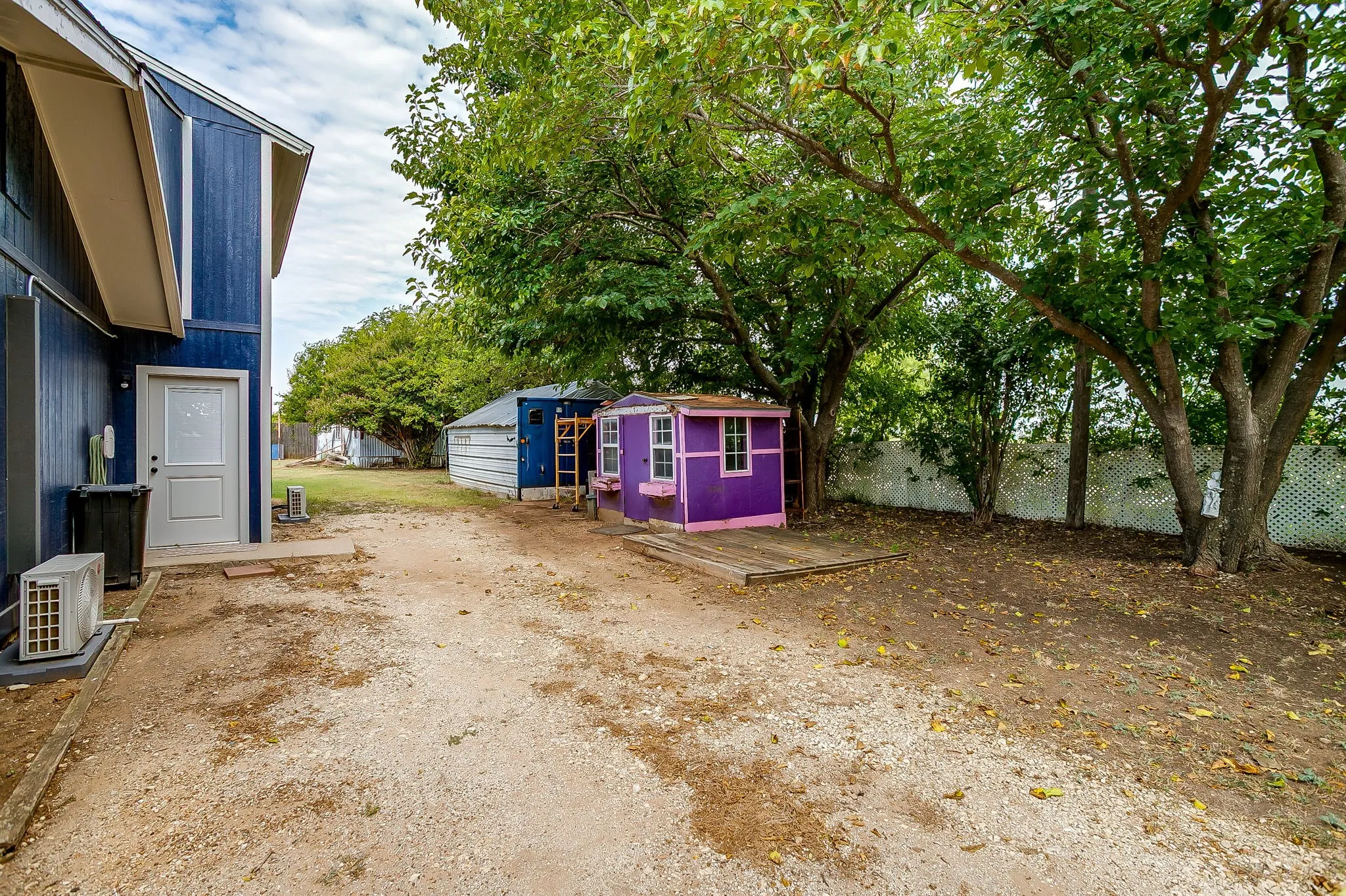 Single Family Residence For Sale in Tarrant County , 1950 Kiowa Lance, Crowley, Texas 76036, 3 Bedroom, 2 Bathroom, 2 Garage spaces, 2,040 Sqft, built in 1965, Preowned, mls#21048285, Real Estate Agent in Crowley, Homes For Sale in Tarrant county, Homes For Sale in Crowley, Realtor in Crowley Texas, Real Estate Brokerage Independent Realty Texas, Luminita Cordes Realtor