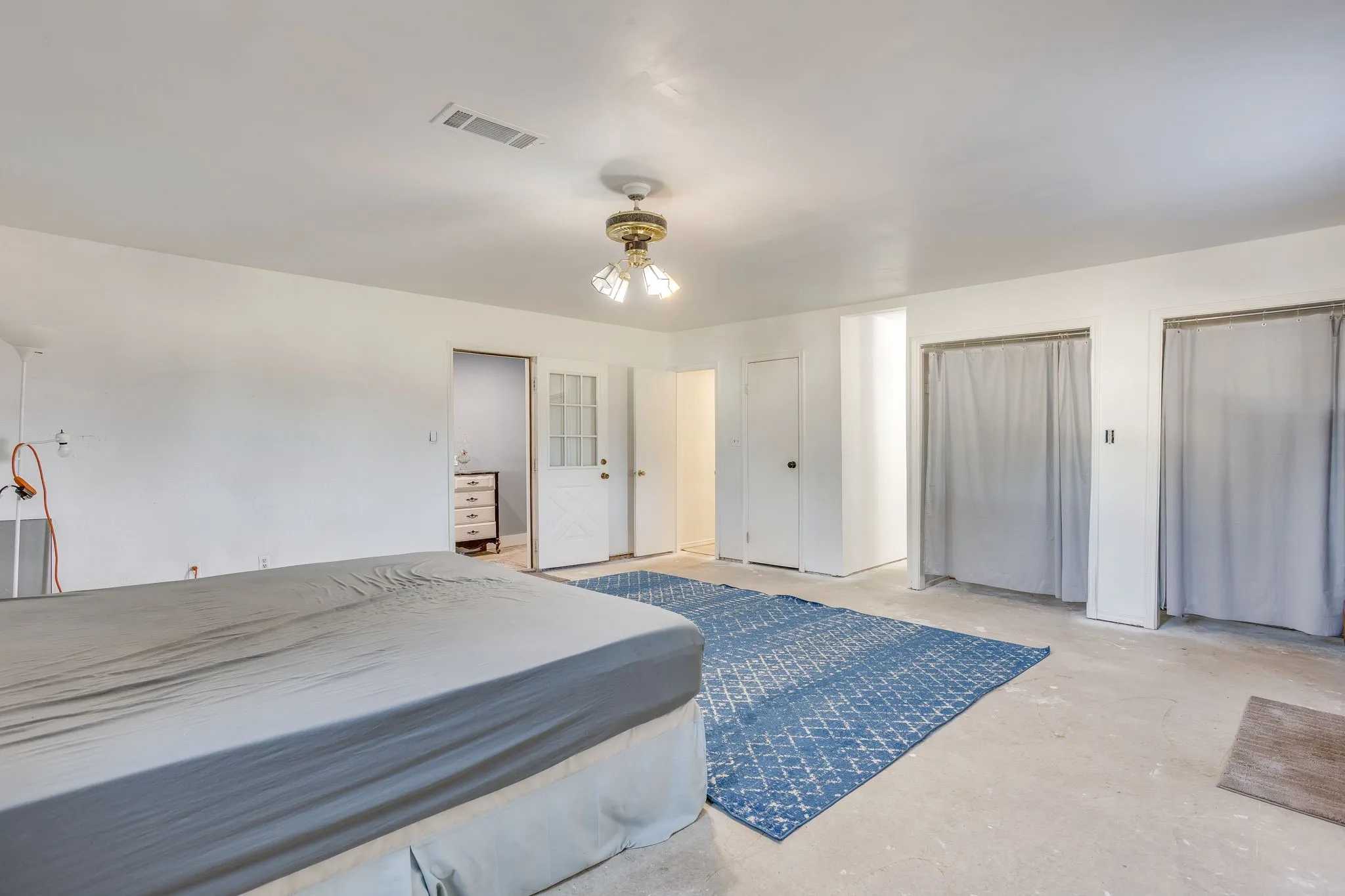 Single Family Residence For Sale in Tarrant County , 1950 Kiowa Lance, Crowley, Texas 76036, 3 Bedroom, 2 Bathroom, 2 Garage spaces, 2,040 Sqft, built in 1965, Preowned, mls#21048285, Real Estate Agent in Crowley, Homes For Sale in Tarrant county, Homes For Sale in Crowley, Realtor in Crowley Texas, Real Estate Brokerage Independent Realty Texas, Luminita Cordes Realtor