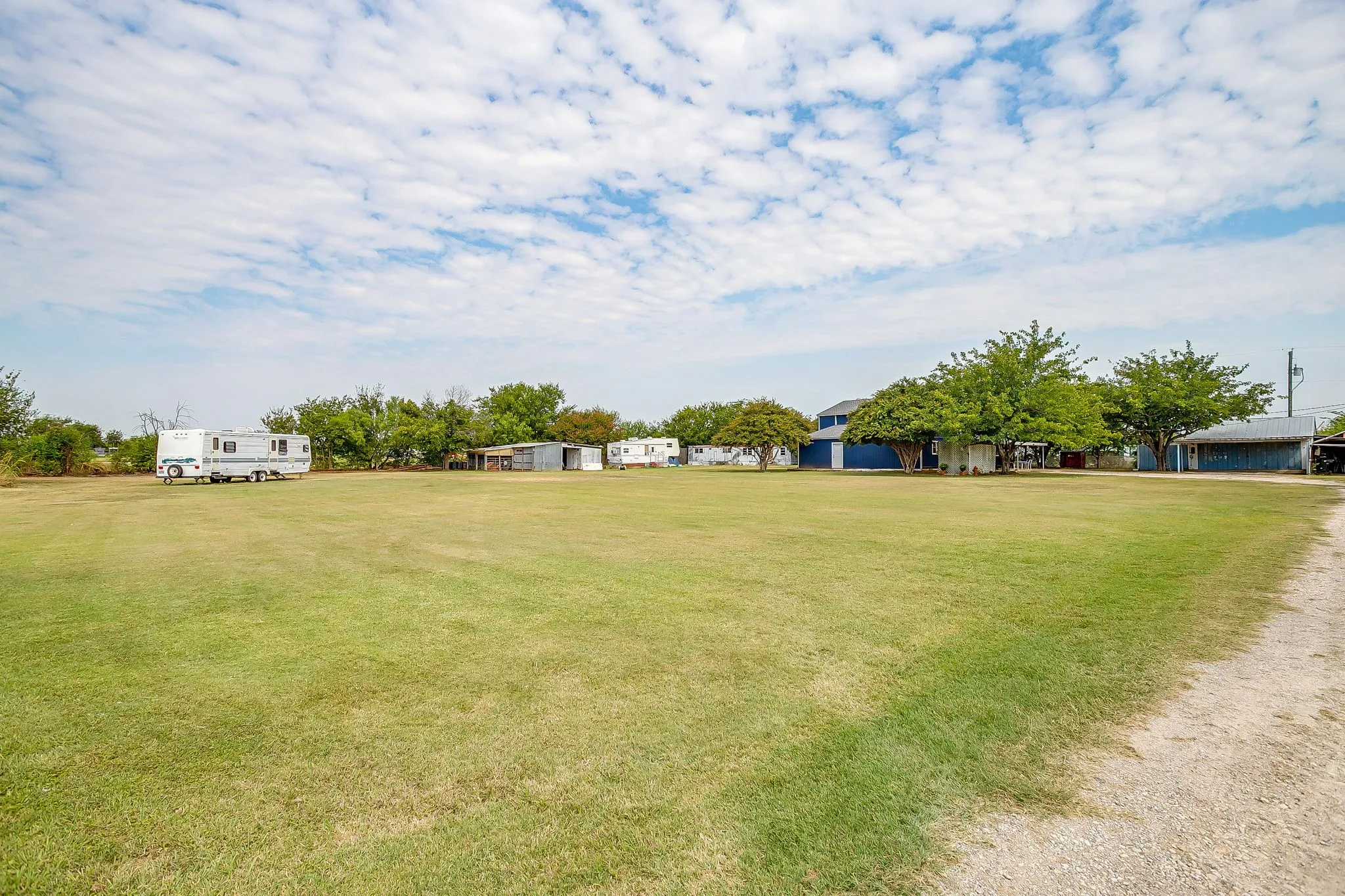 Single Family Residence For Sale in Tarrant County , 1950 Kiowa Lance, Crowley, Texas 76036, 3 Bedroom, 2 Bathroom, 2 Garage spaces, 2,040 Sqft, built in 1965, Preowned, mls#21048285, Real Estate Agent in Crowley, Homes For Sale in Tarrant county, Homes For Sale in Crowley, Realtor in Crowley Texas, Real Estate Brokerage Independent Realty Texas, Luminita Cordes Realtor