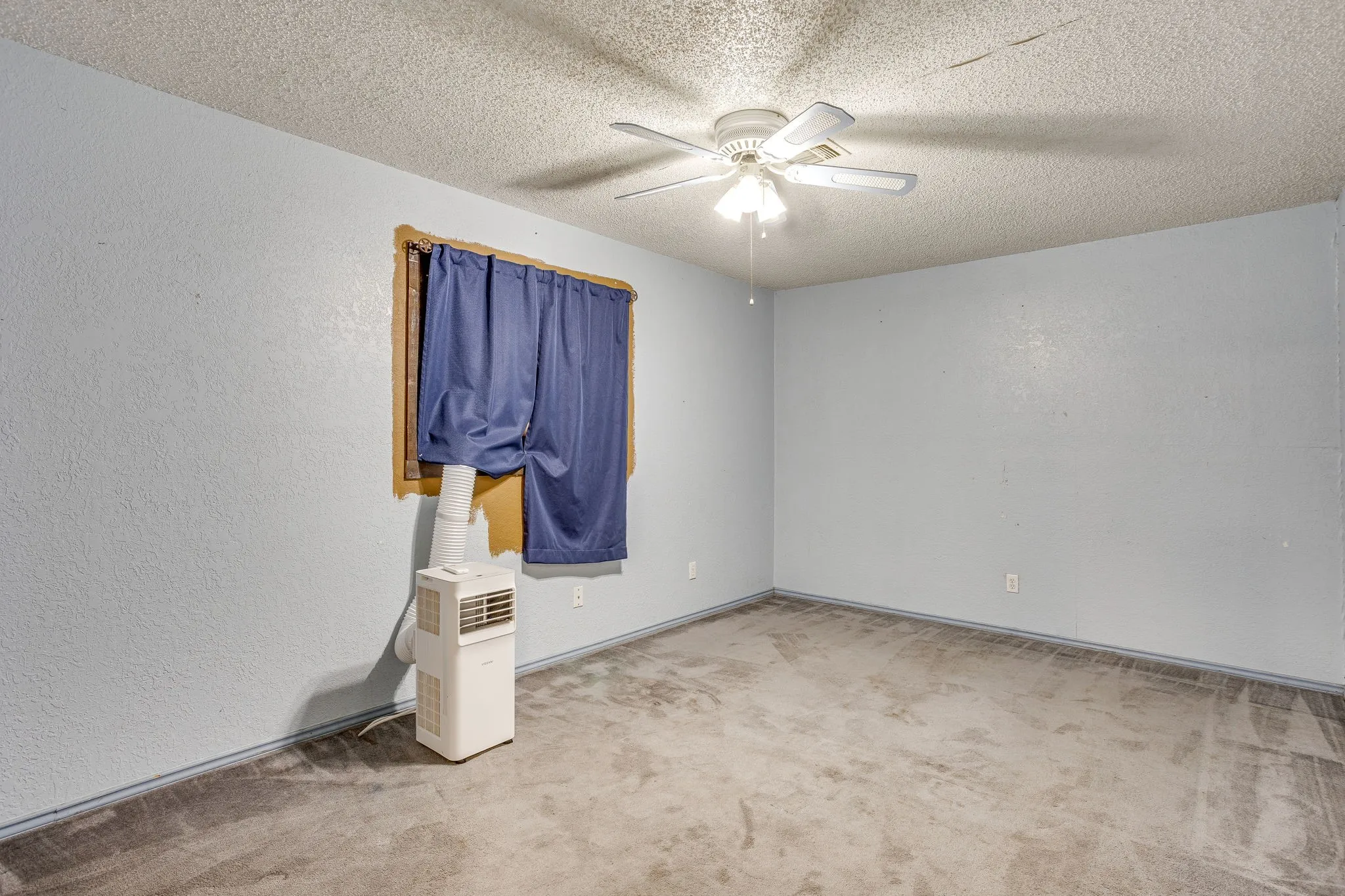 Single Family Residence For Sale in Tarrant County , 1950 Kiowa Lance, Crowley, Texas 76036, 3 Bedroom, 2 Bathroom, 2 Garage spaces, 2,040 Sqft, built in 1965, Preowned, mls#21048285, Real Estate Agent in Crowley, Homes For Sale in Tarrant county, Homes For Sale in Crowley, Realtor in Crowley Texas, Real Estate Brokerage Independent Realty Texas, Luminita Cordes Realtor