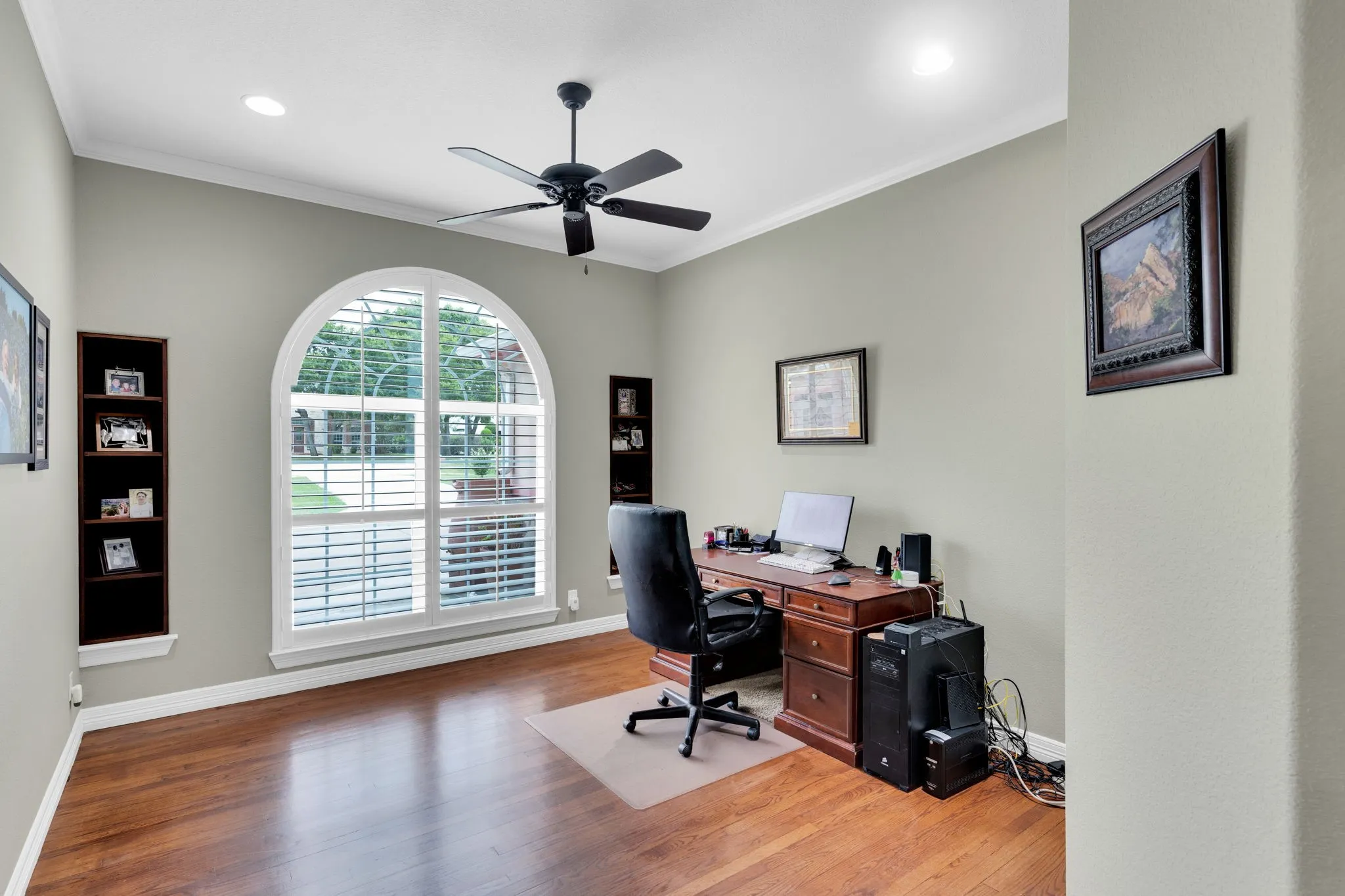 Office featuring crown molding, light wood-style flooring, ceiling fan, and recessed lighting