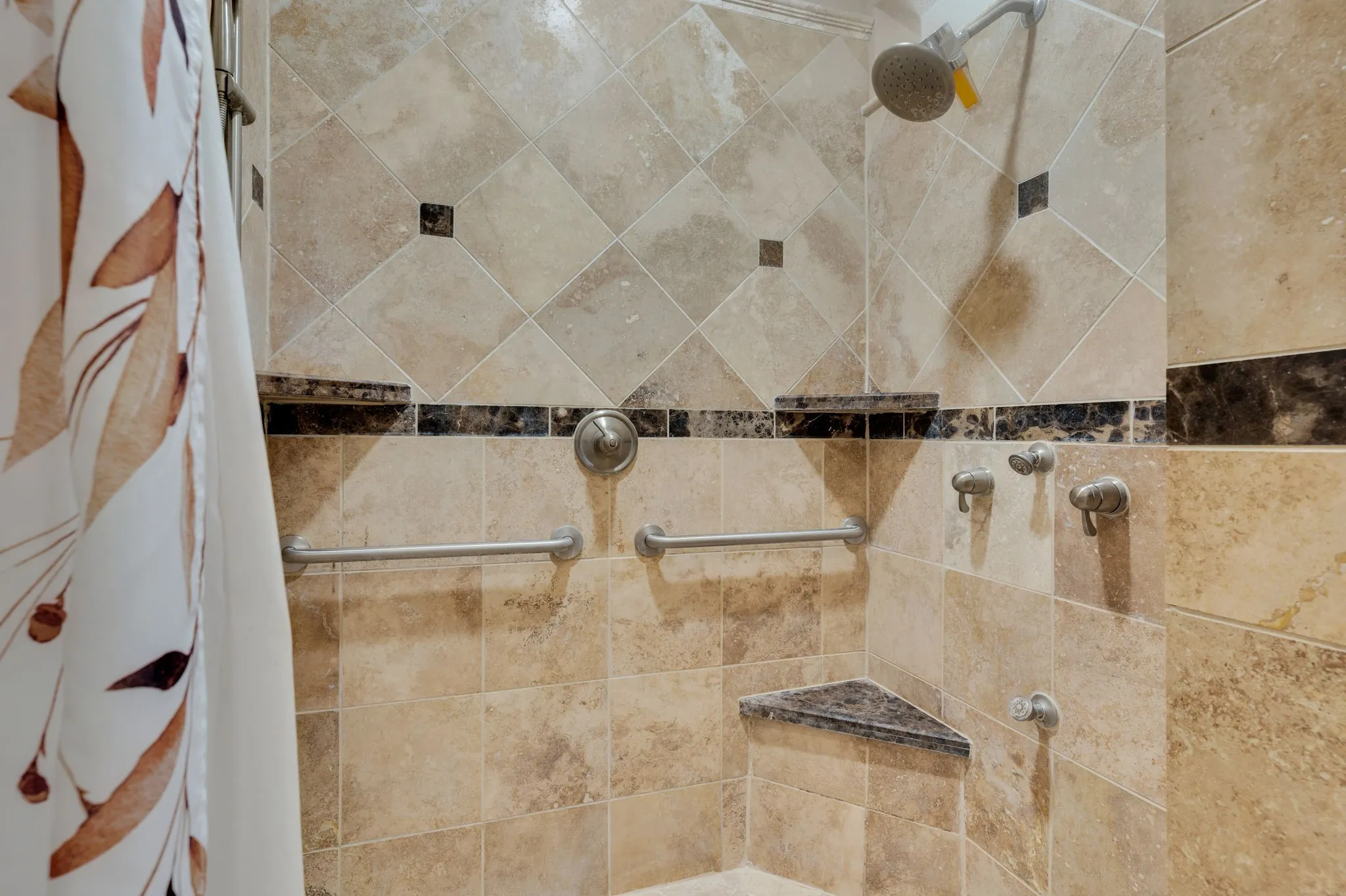 Full bath with tiled shower