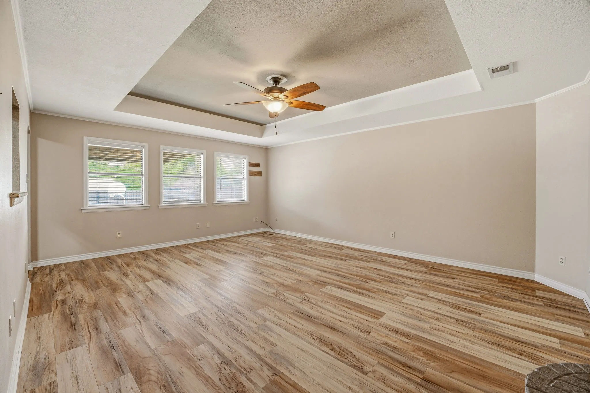 Single Family Residence For Sale in Erath County , 1407 Inglewood Drive, Stephenville, Texas 76401, 3 Bedroom, 2 Bathroom, 2 Garage spaces, 1,635 Sqft, built in 1985, Preowned, mls#21050620, Real Estate Agent in Stephenville, Homes For Sale in Erath county, Homes For Sale in Stephenville, Realtor in Stephenville Texas, Real Estate Brokerage Independent Realty Texas, Luminita Cordes Realtor