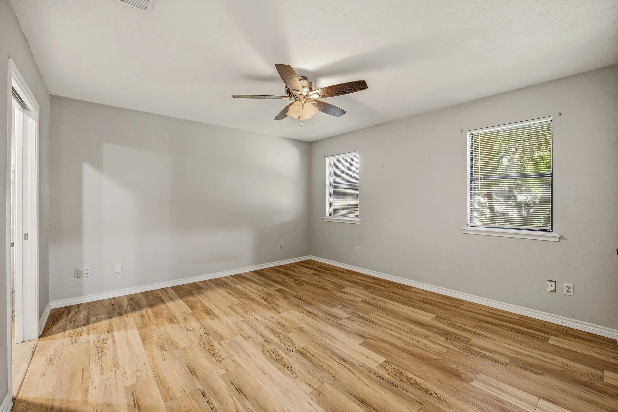 Single Family Residence For Sale in Erath County , 1407 Inglewood Drive, Stephenville, Texas 76401, 3 Bedroom, 2 Bathroom, 2 Garage spaces, 1,635 Sqft, built in 1985, Preowned, mls#21050620, Real Estate Agent in Stephenville, Homes For Sale in Erath county, Homes For Sale in Stephenville, Realtor in Stephenville Texas, Real Estate Brokerage Independent Realty Texas, Luminita Cordes Realtor
